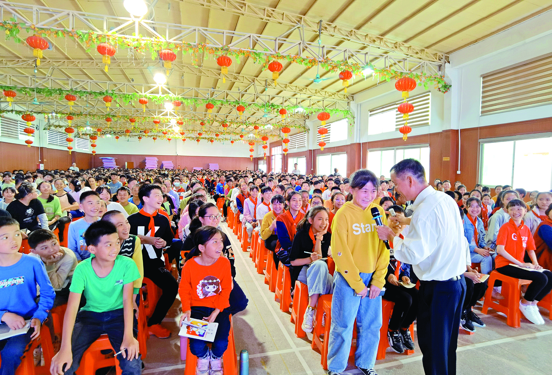     肖毅在校园宣讲。