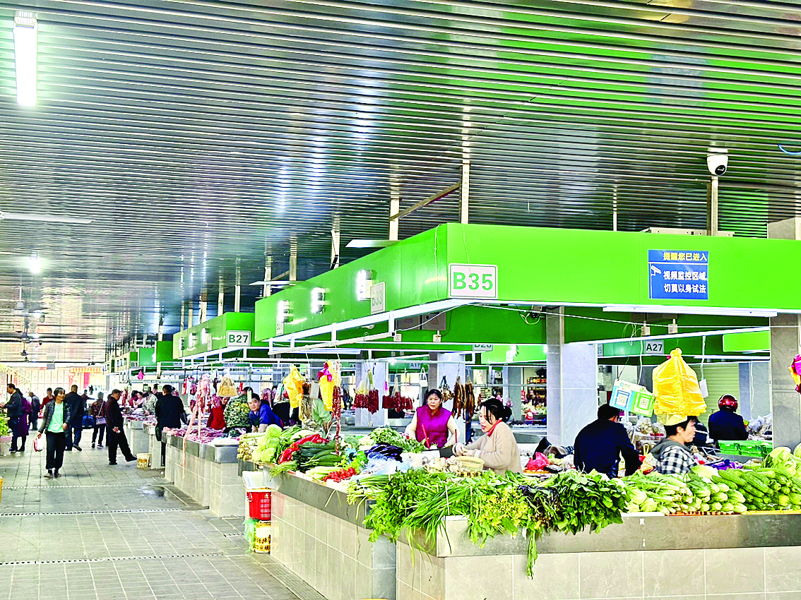     改造后的泰美镇中心市场更加整洁。