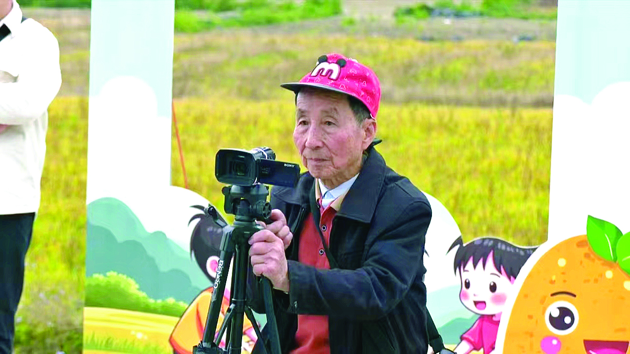     林品生在马铃薯文化节现场。    惠州日报记者赖金朗 特约通讯员李文聪 摄