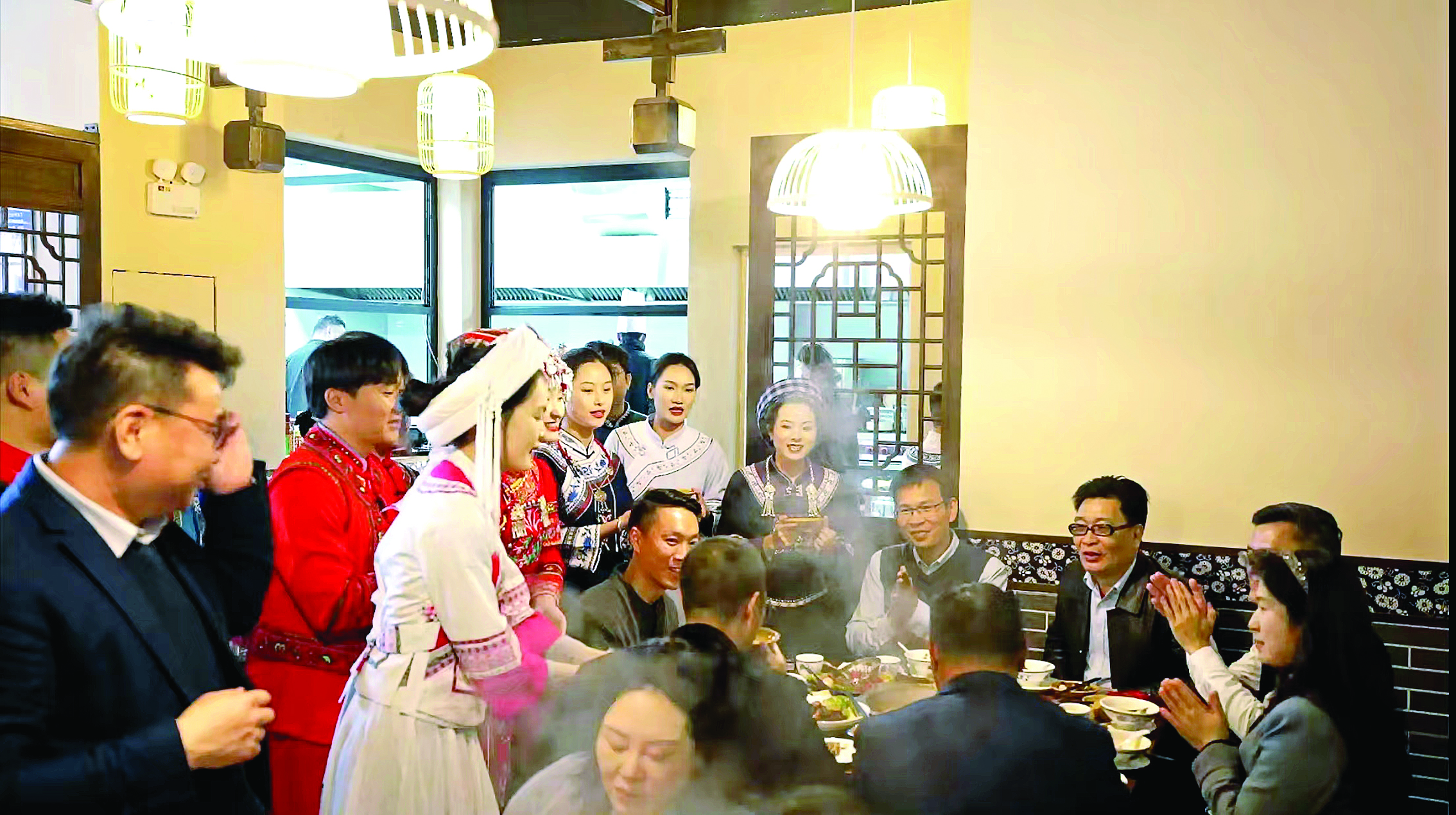     “布依酸啾啾”成引客入黔、黔货出山新窗口。惠州日报记者叶文青 通讯员宋玥 摄