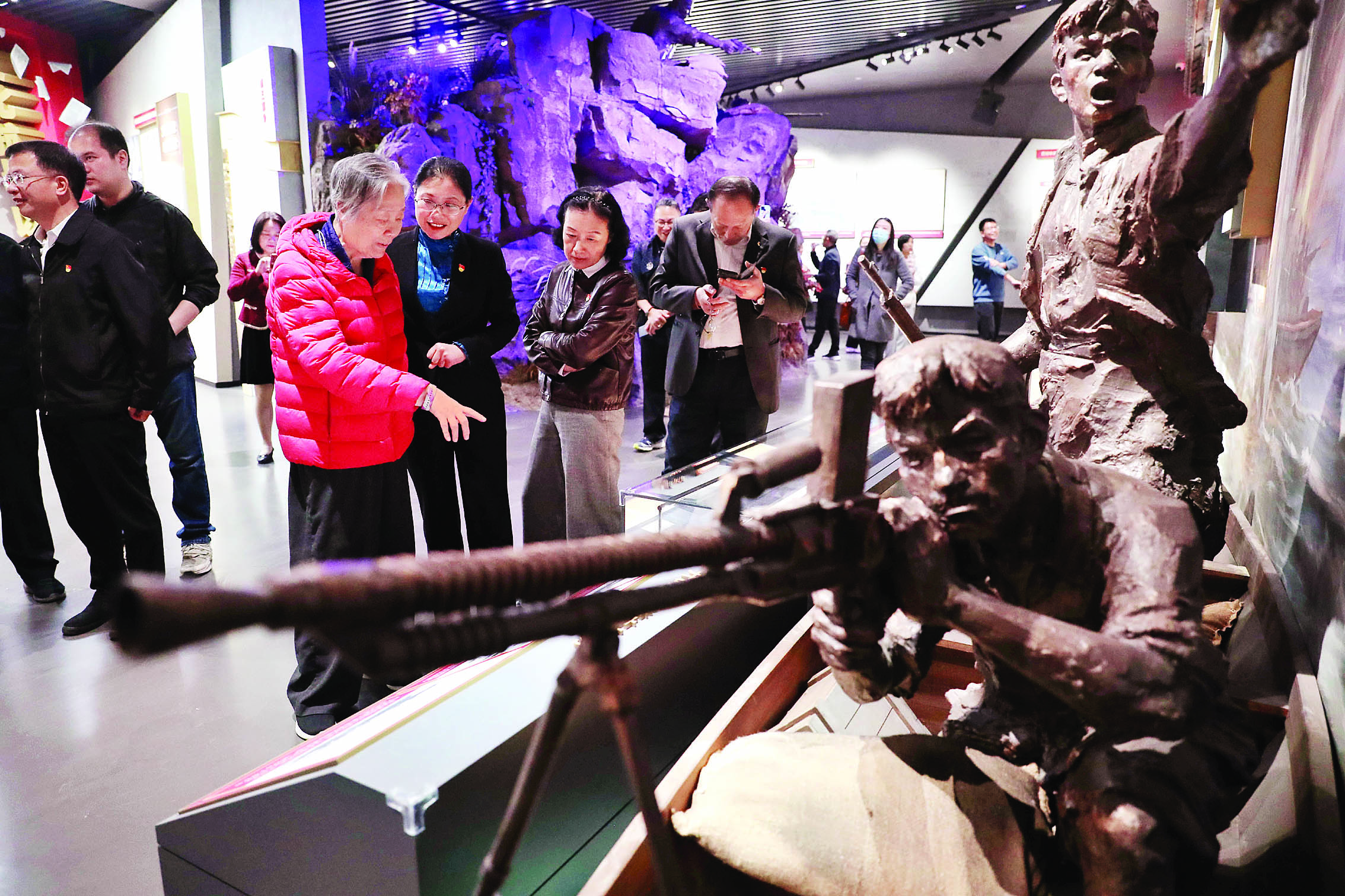     市民参观东江纵队纪念馆。惠州日报记者杨建业 摄