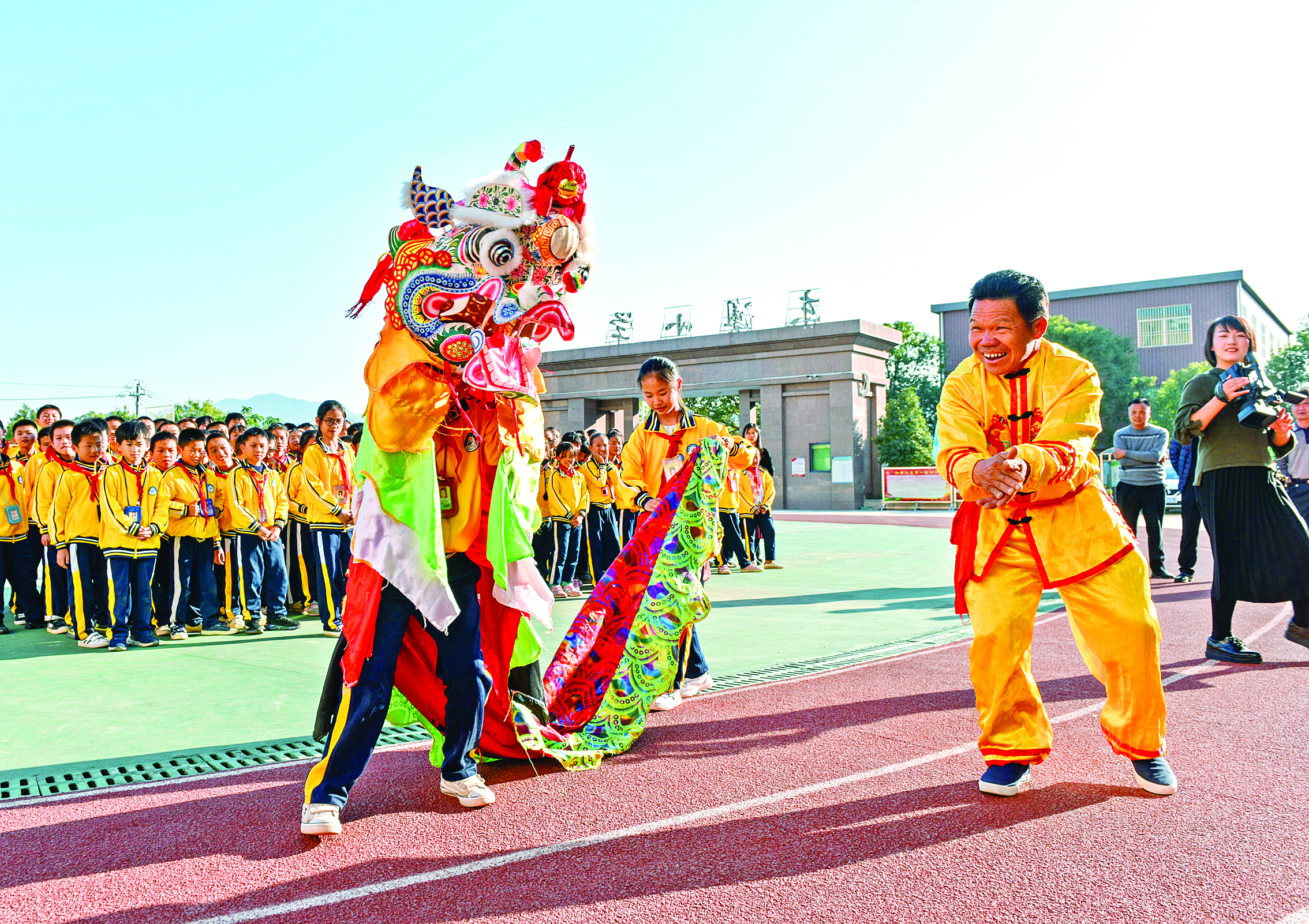     非遗麒麟舞进校园。惠州日报记者许文昌 通讯员卢嘉敏 摄