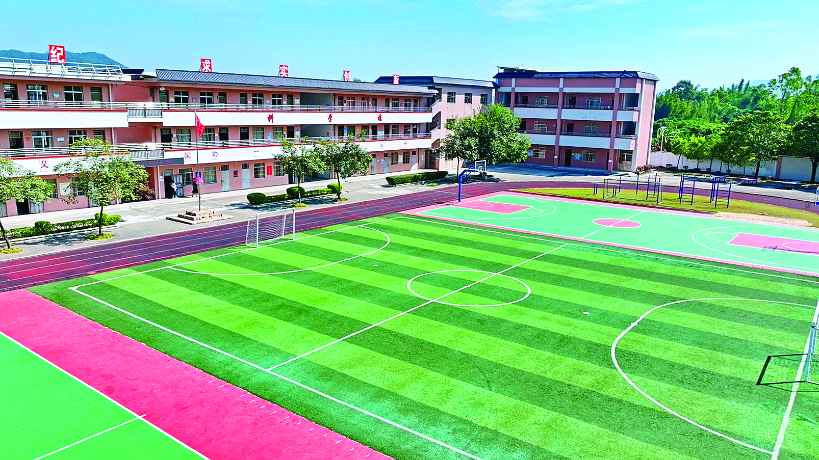     改造后的龙门县格浪小学。