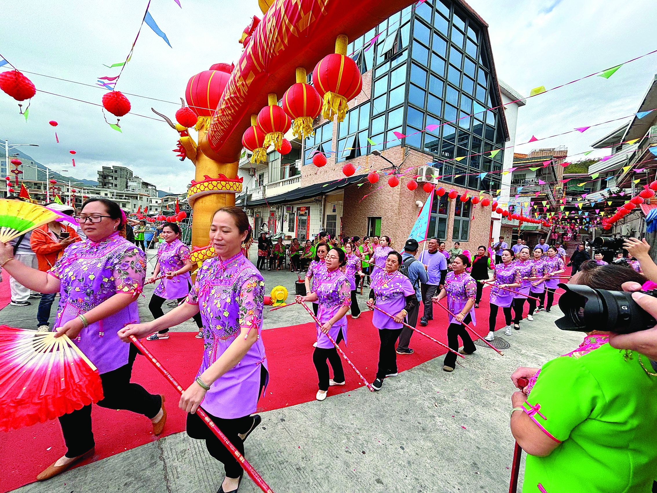     活动现场热闹非凡。