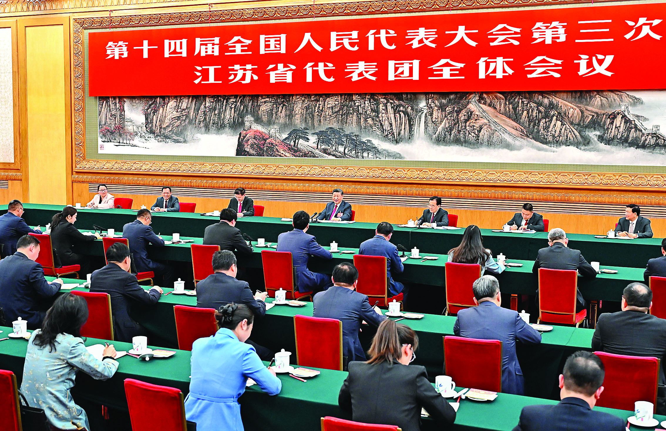     3月5日下午，中共中央总书记、国家主席、中央军委主席习近平参加他所在的十四届全国人大三次会议江苏代表团审议。新华社发