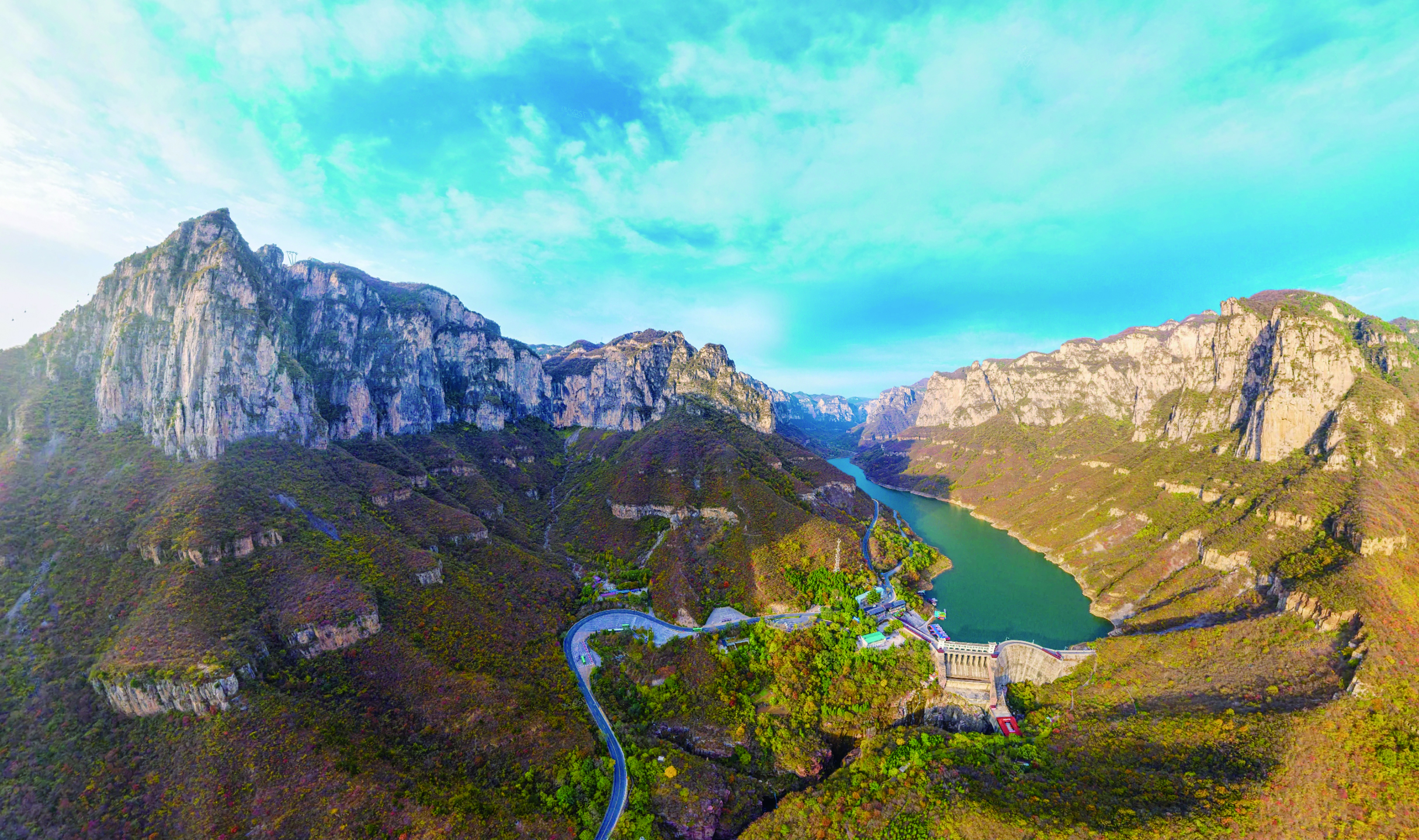     云台山拥有秀丽的景色和丰富的文化底蕴。