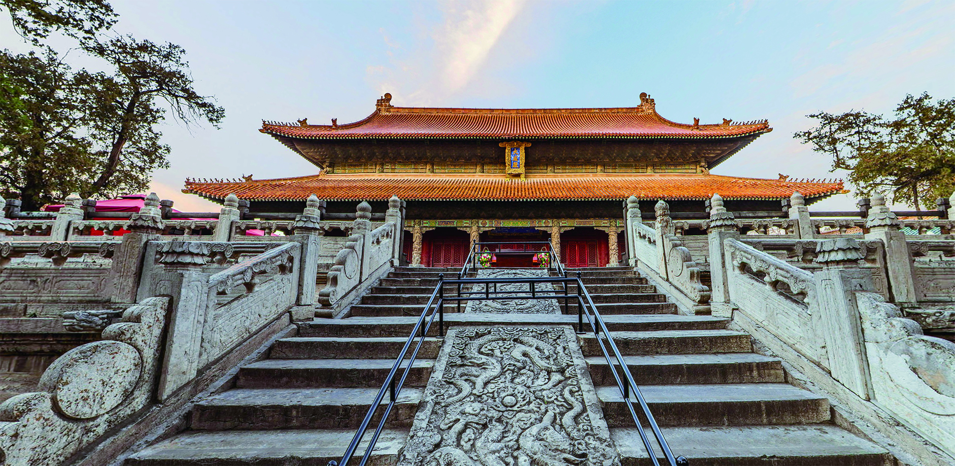     在曲阜孔庙感受儒家文化精髓。