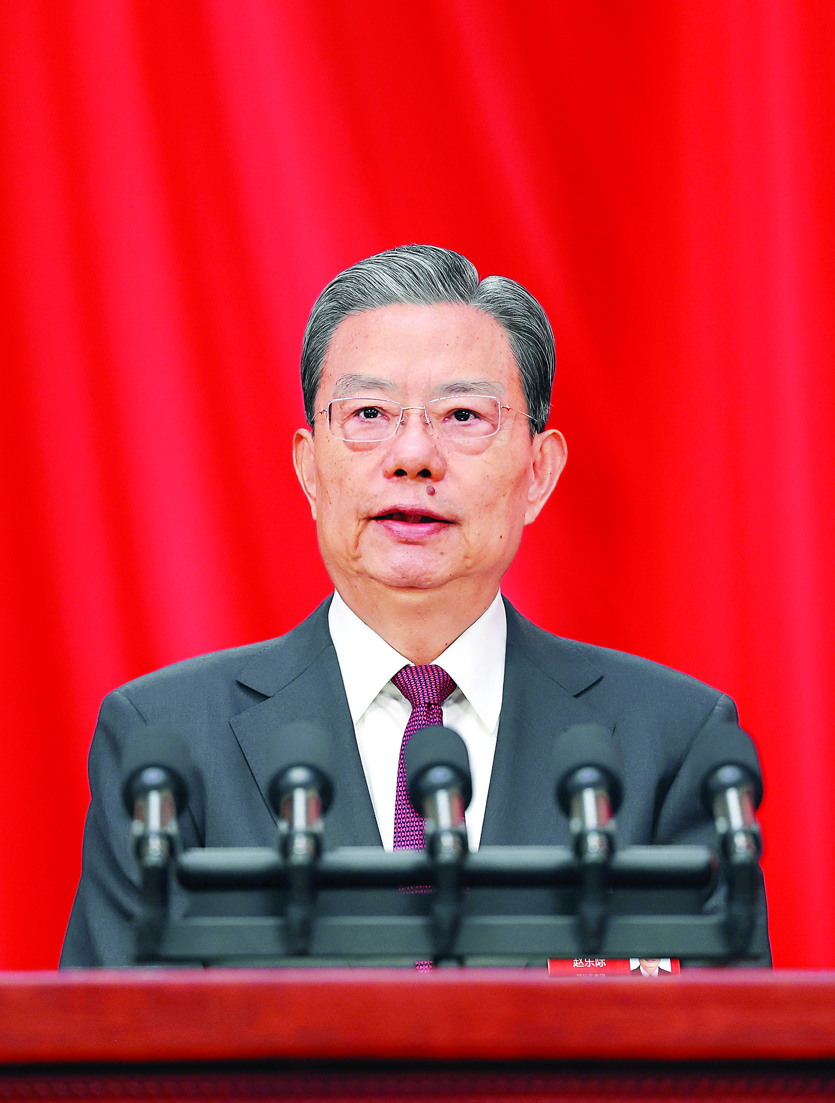     3月8日，十四届全国人大三次会议在北京人民大会堂举行第二次全体会议。受全国人大常委会委托，赵乐际委员长向大会报告全国人大常委会工作。    新华社发