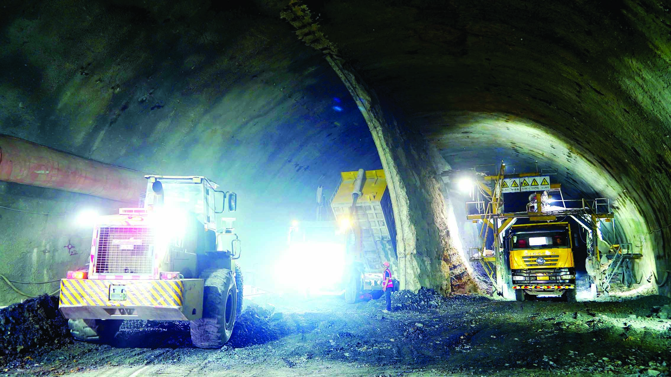     惠肇高速观洞隧道施工现场。