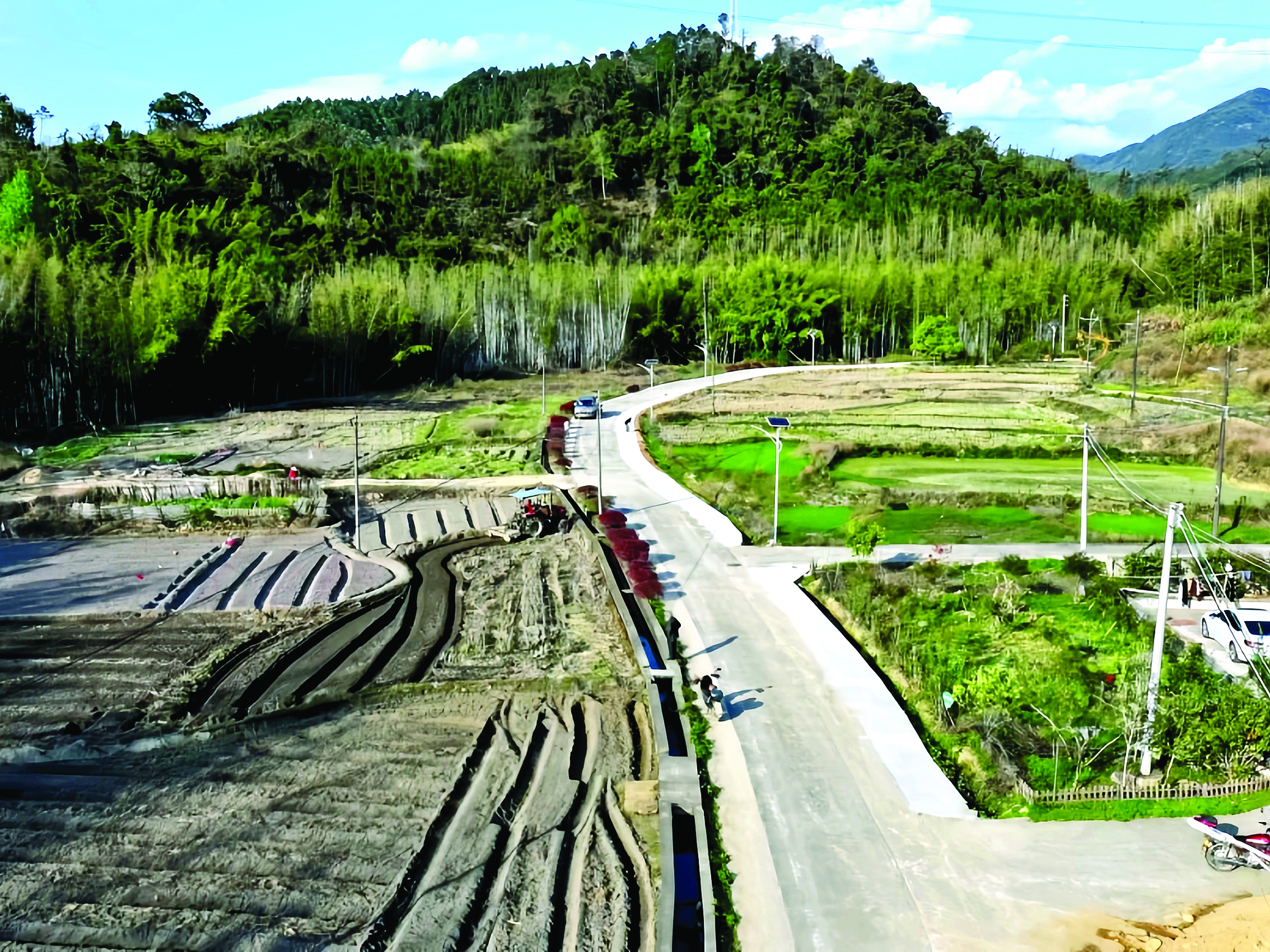     走进长坑村，一条宽敞明亮的双车道公路映入眼帘。    惠州日报记者黄宇翔 通讯员龙融心 摄