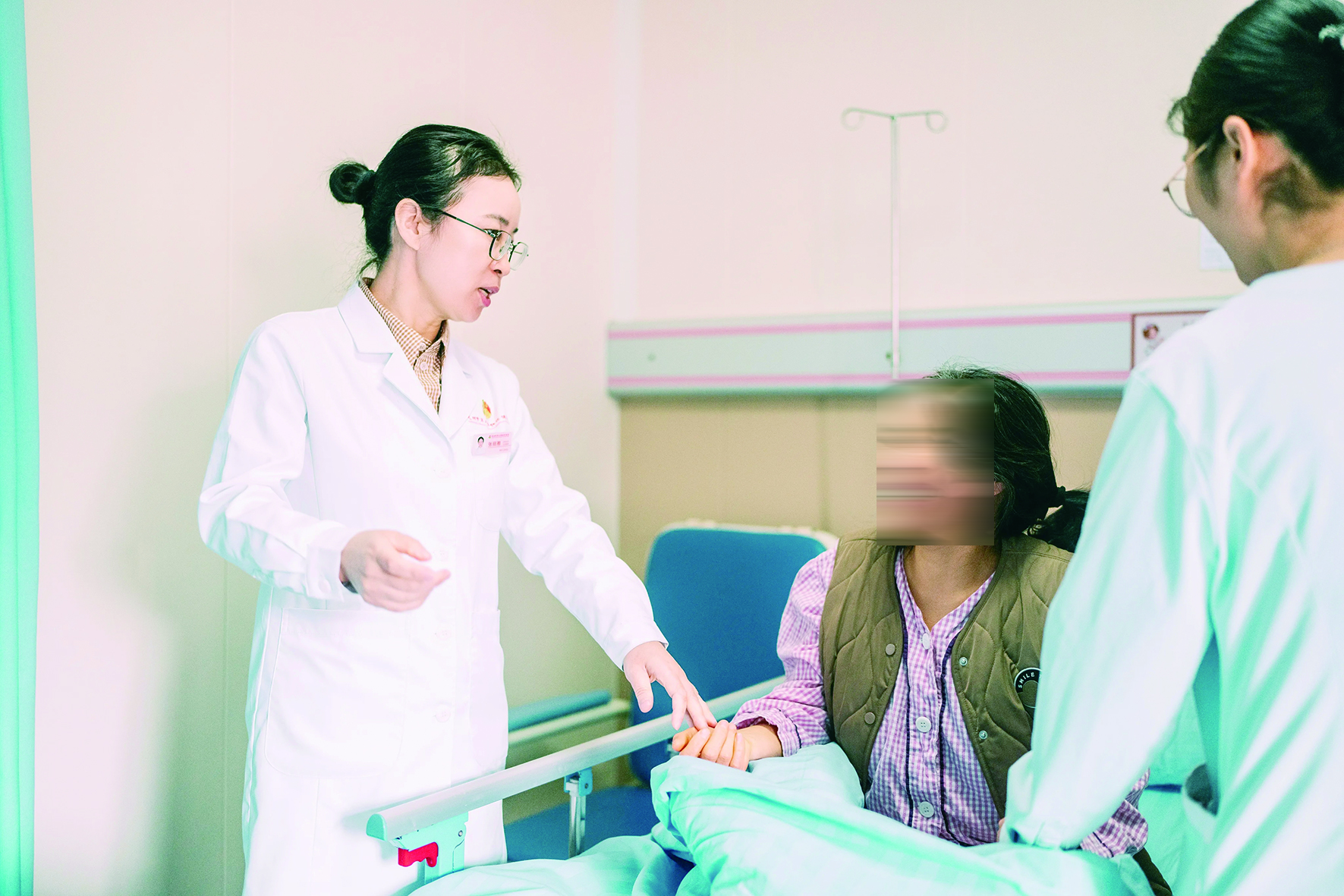     张丽雅理解关爱患者，视患者如家人。