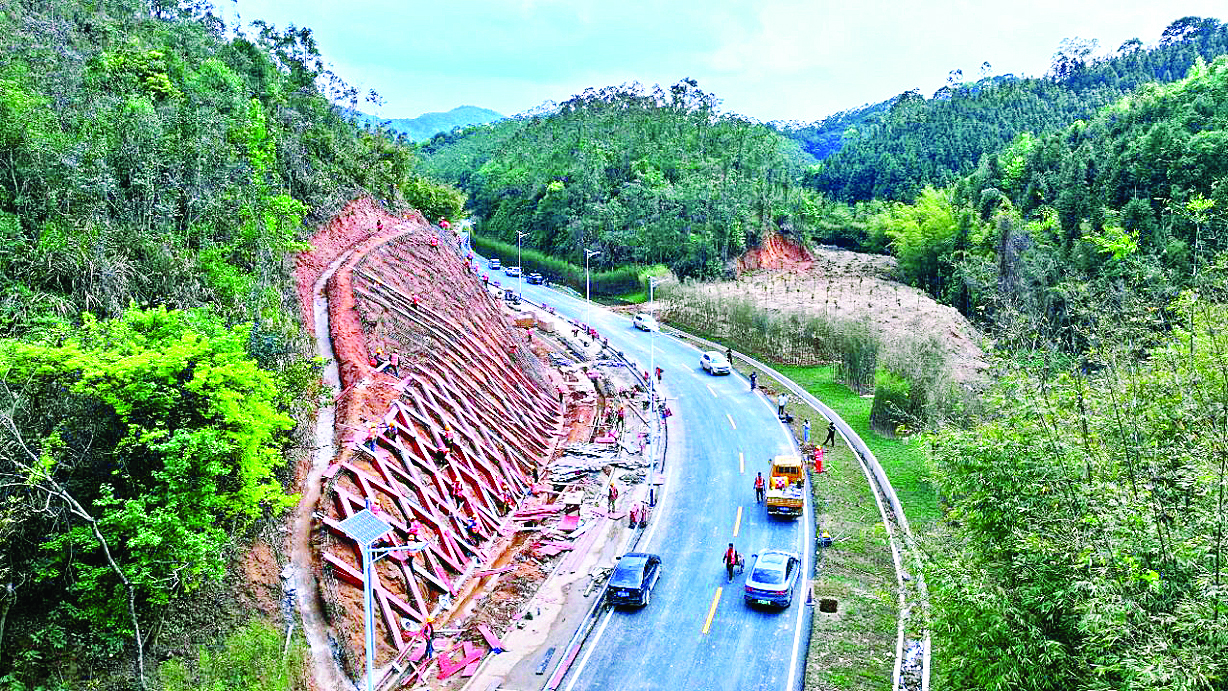     在最美旅游公路（龙门段）S254线永汉至麻榨莲塘段，路基工程建设完成率达95%。本组图片 通讯员龙融心提供