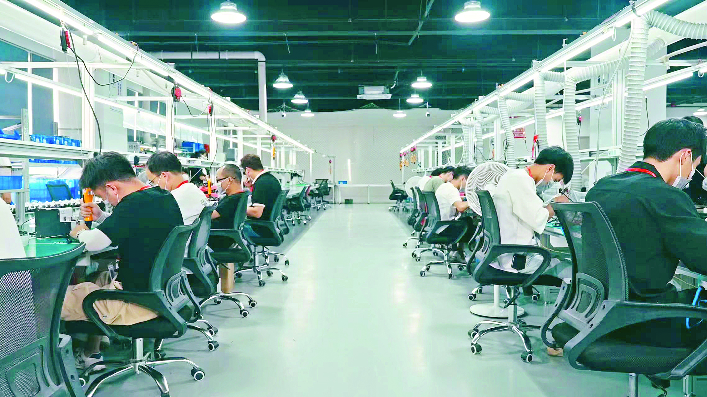     翼飞智能科技生产车间。