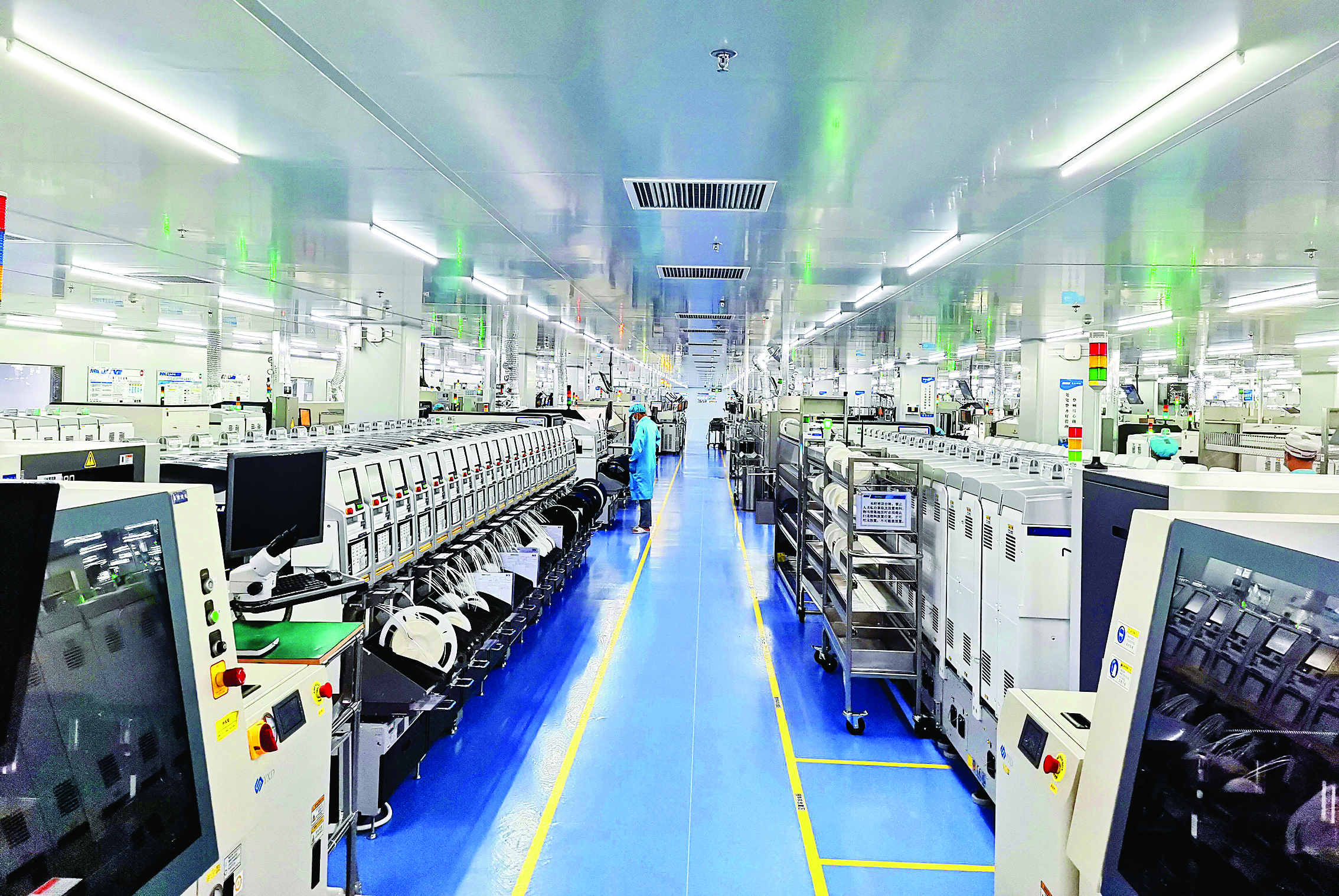     惠州光弘科技股份有限公司已在产线引入AI赋能生产制造。惠州日报记者朱金赞 摄