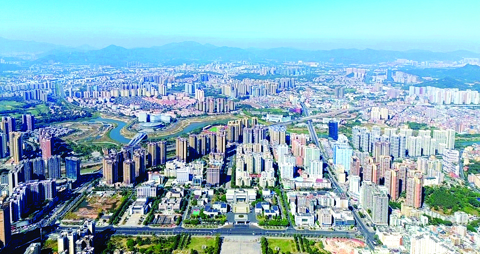     惠阳淡水城区面貌日新月异。惠州日报记者许文昌 摄