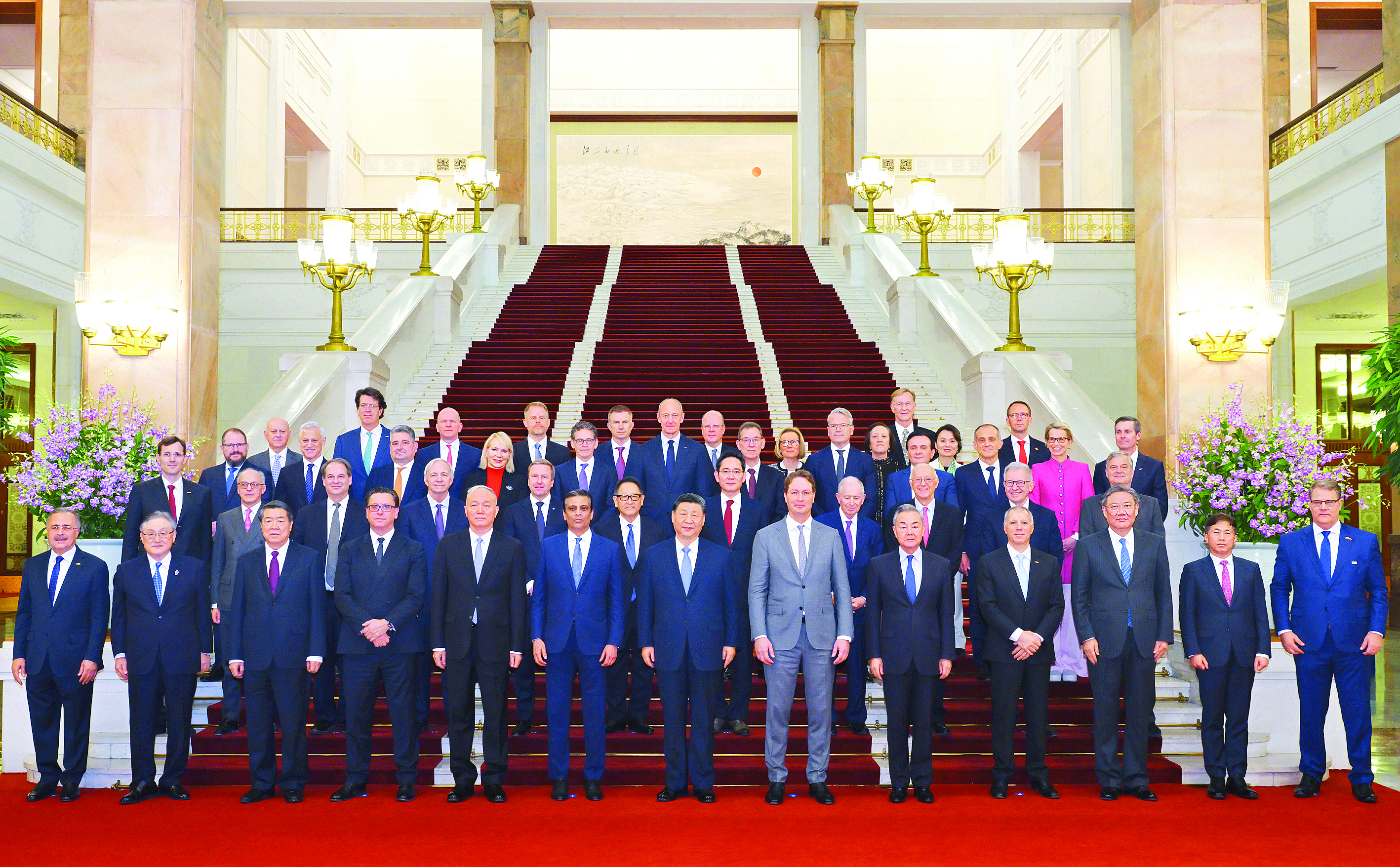     3月28日上午，国家主席习近平在北京人民大会堂会见国际工商界代表。新华社发