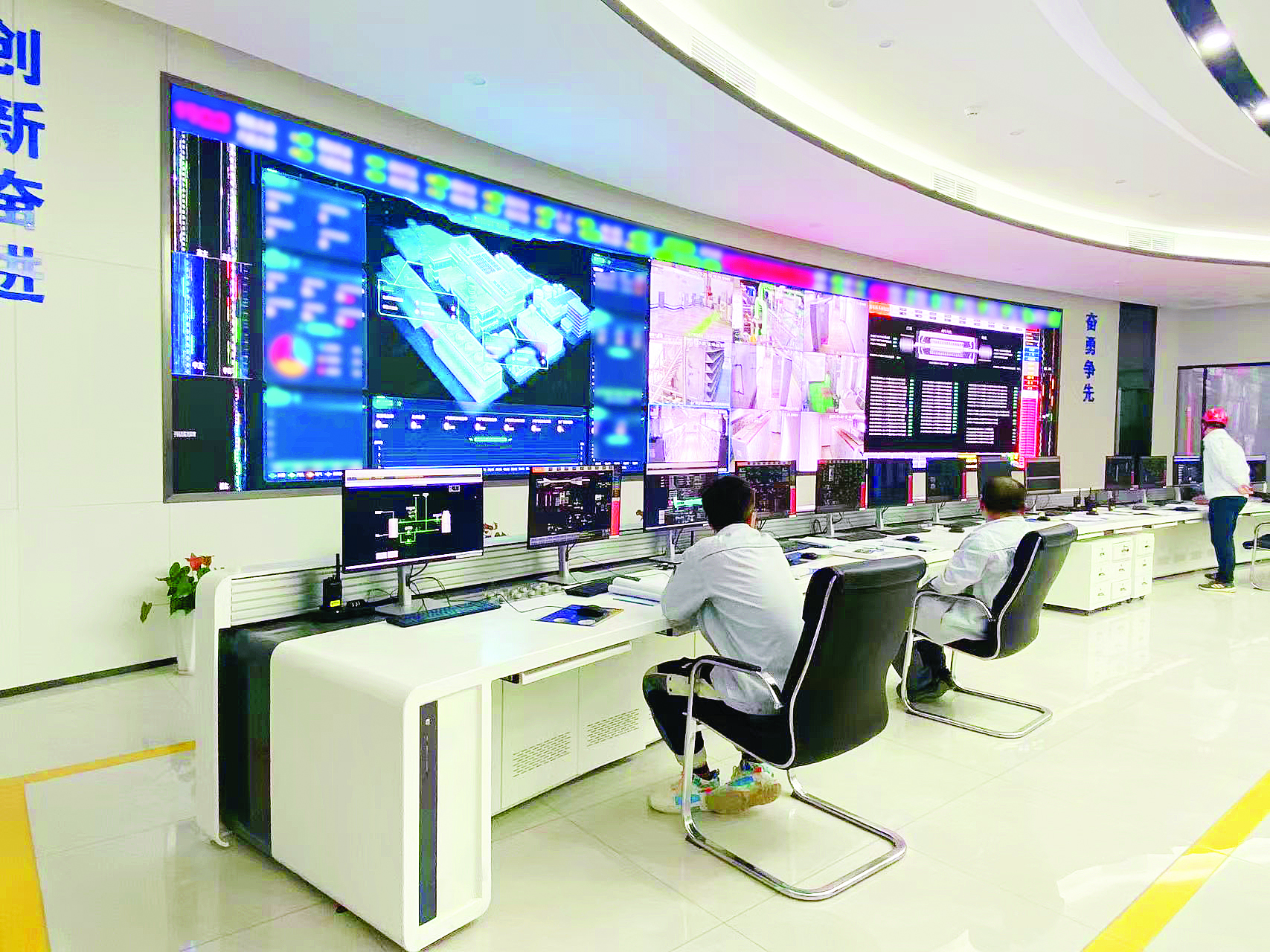     广东华电惠州能源有限公司集控室。