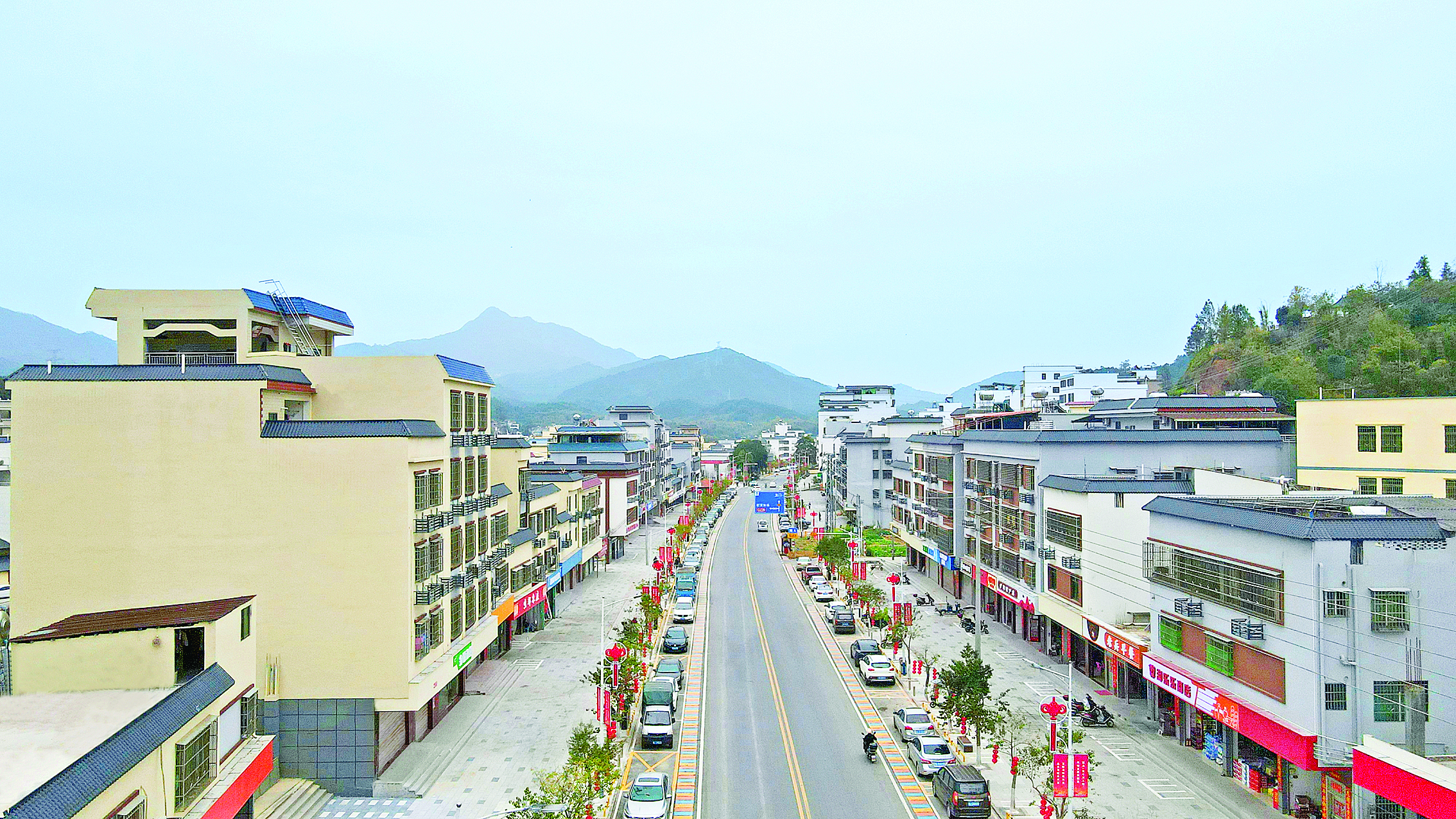     地派镇美丽示范主街干净整洁、韵味十足。通讯员徐小凤 摄