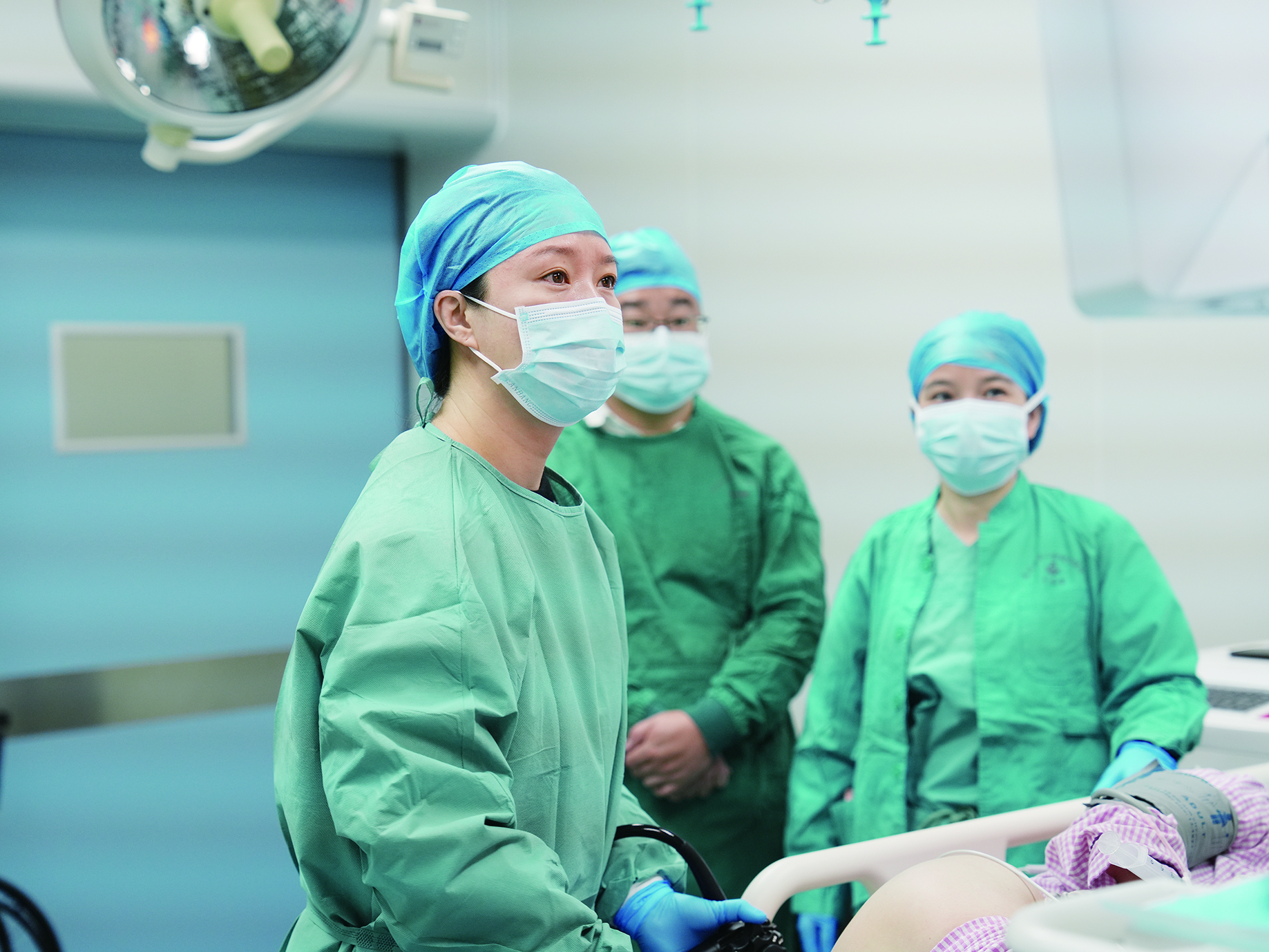     杨周带领内镜中心团队为患者提供精准优质服务。