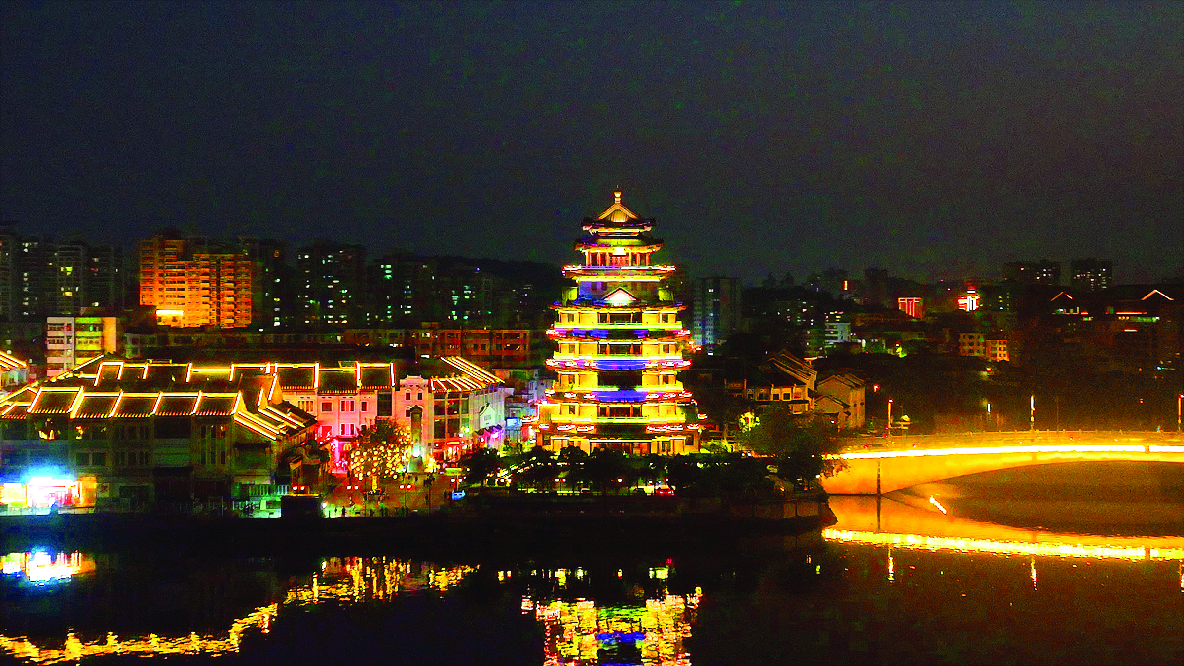 <p>    美丽的惠州市区水东街夜景。    惠州日报记者钟畅新 摄</p>