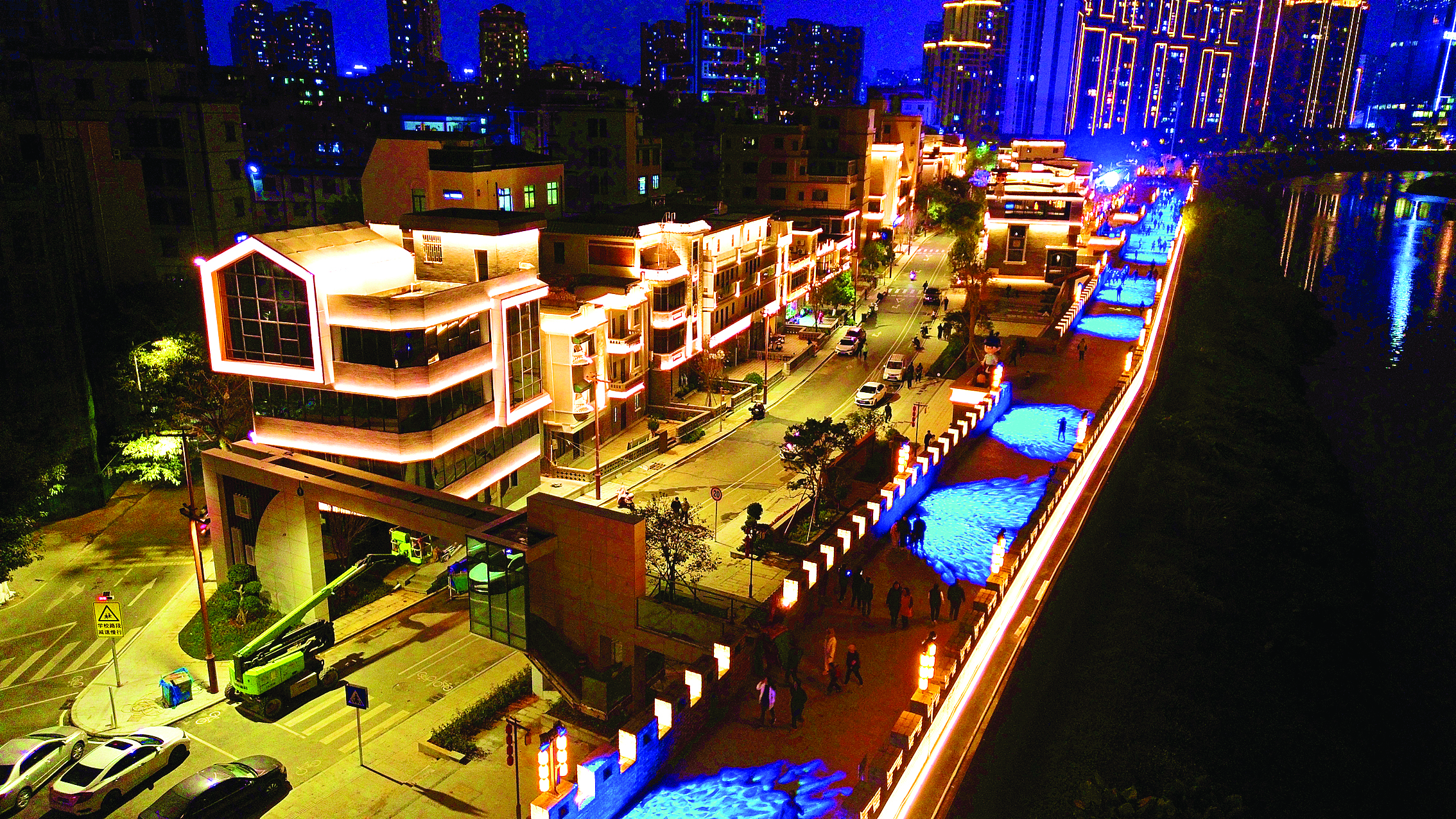 <p>    璀璨夺目的淡水墟文化特色街区。惠州日报记者许文昌 摄</p>