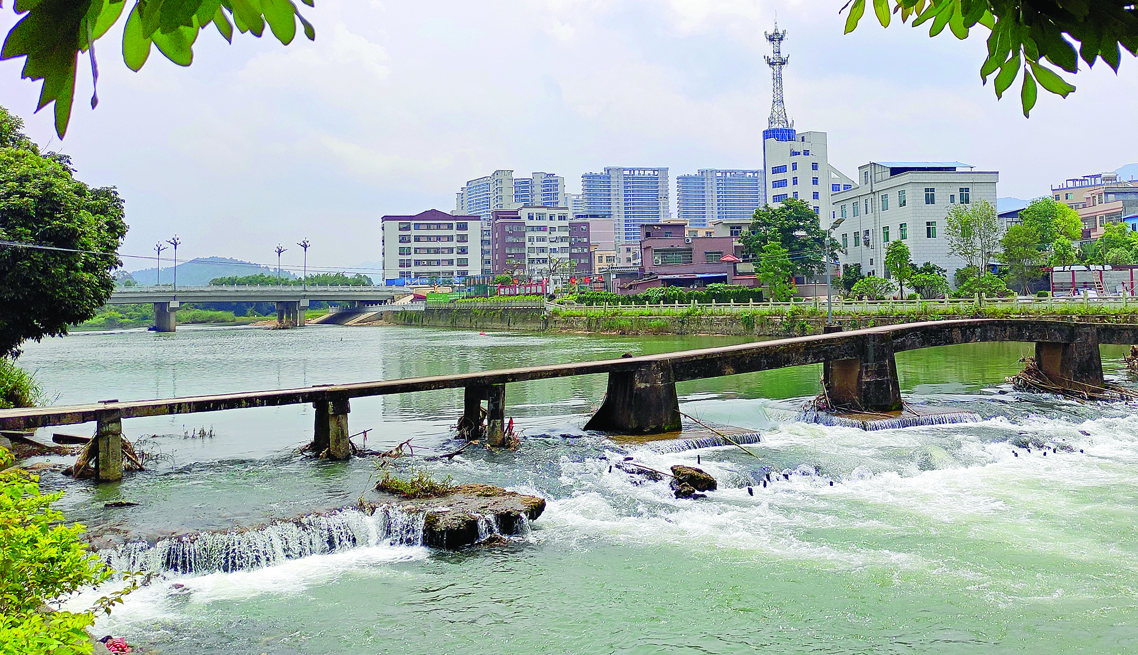     永汉大通桥横跨永汉河，两百年来发挥促进两岸沟通交流作用，这是其部分桥体。