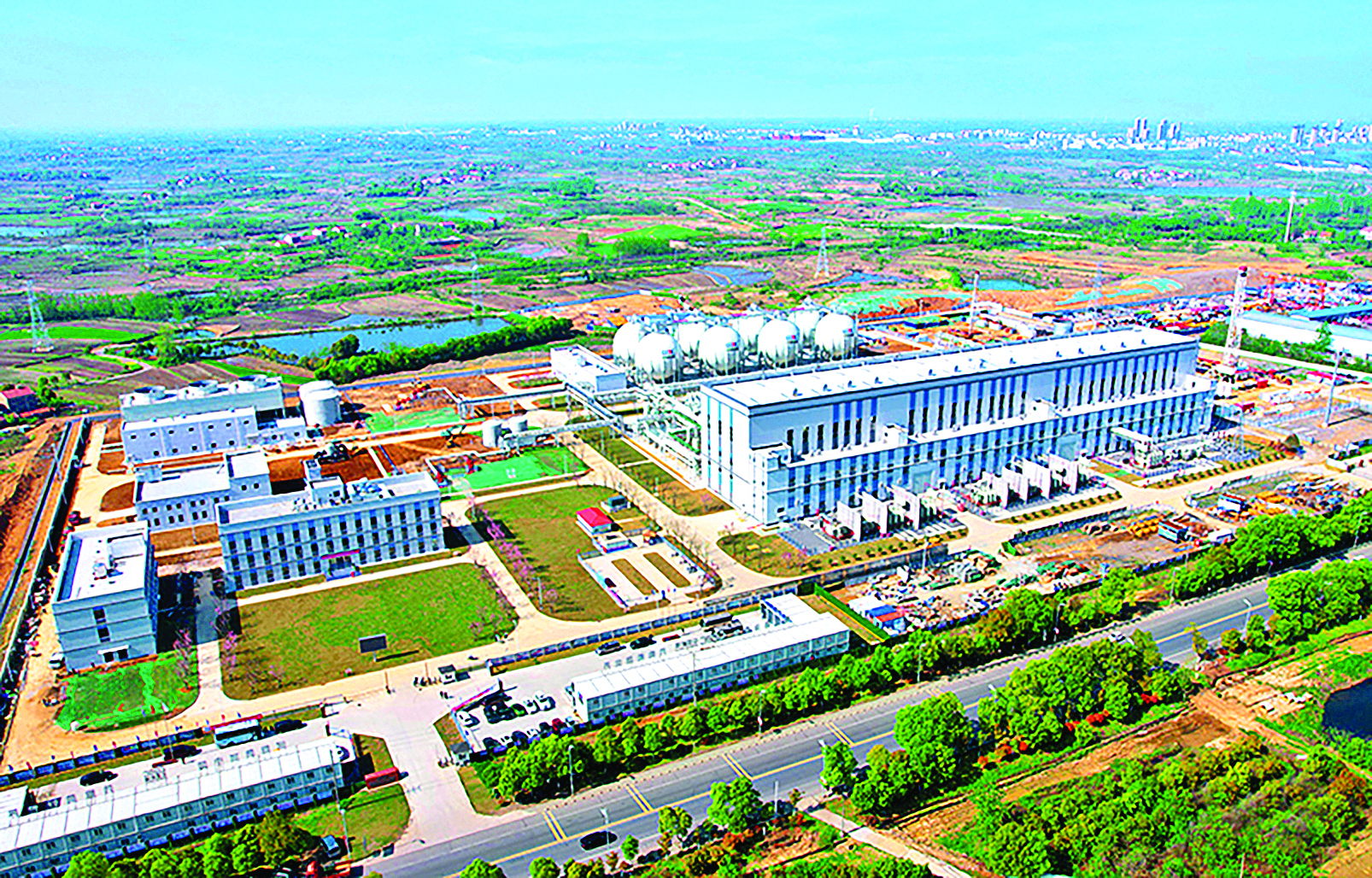     湖北应城300兆瓦级压缩空气储能电站。