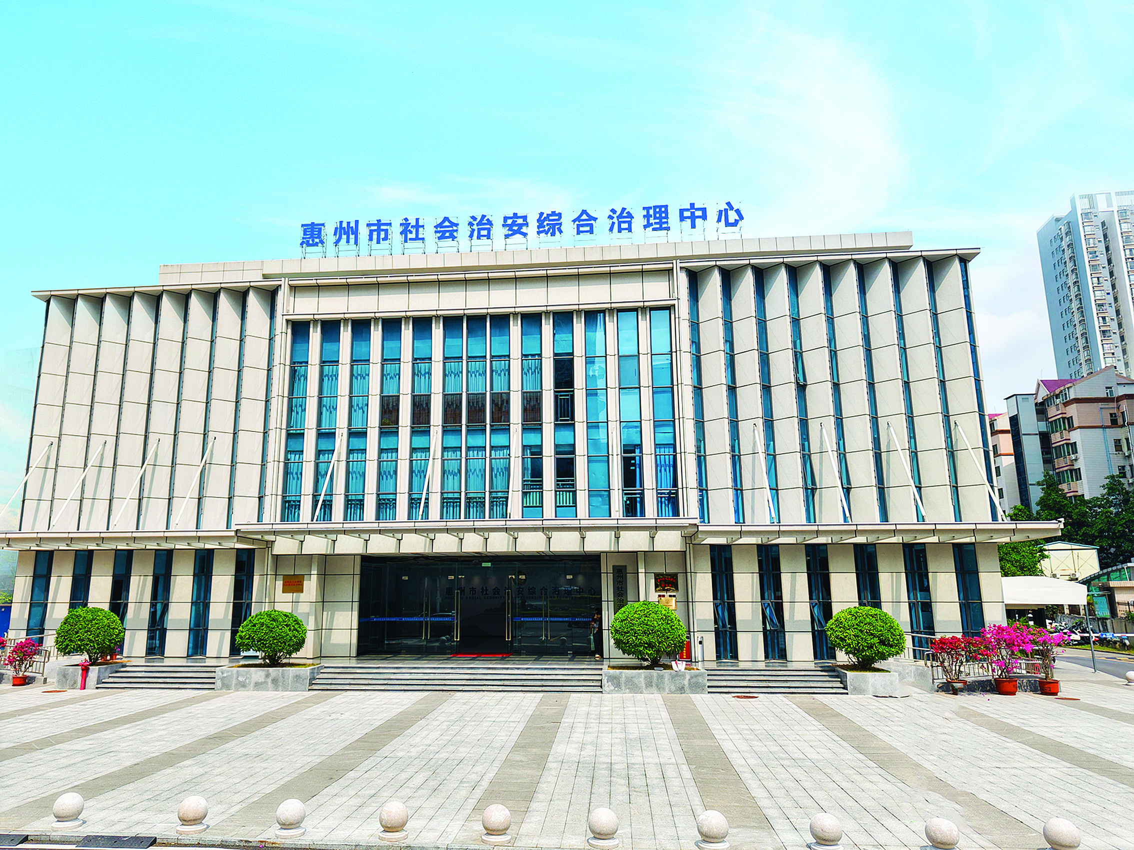     我市扎实推进综治中心规范化建设。这是惠州市社会治安综合治理中心。