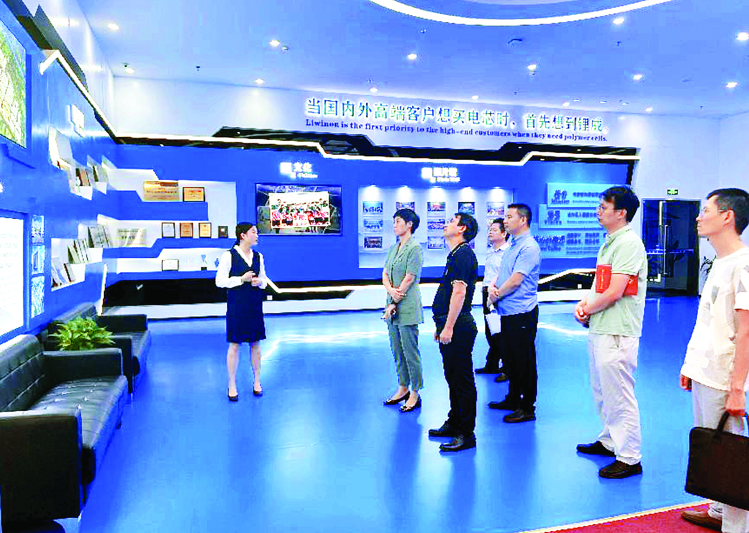     县人社部门工作人员入企业调研，了解人才工作情况。博罗县人社局供图