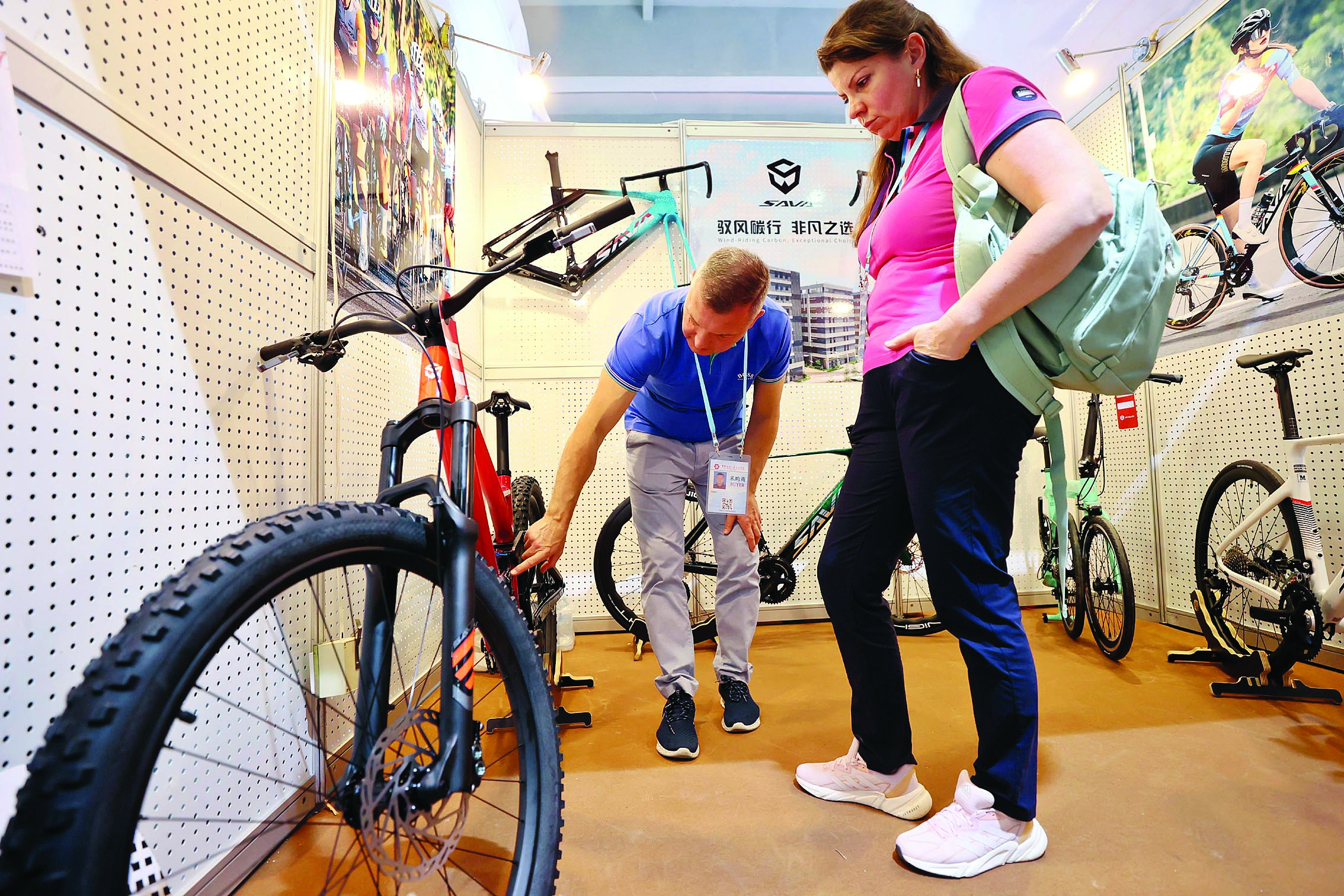     惠州萨瓦自行车有限公司展出的自行车。