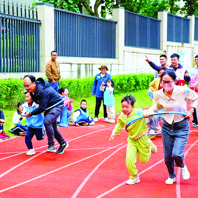     西区街道龙光社区第二届亲子运动会。