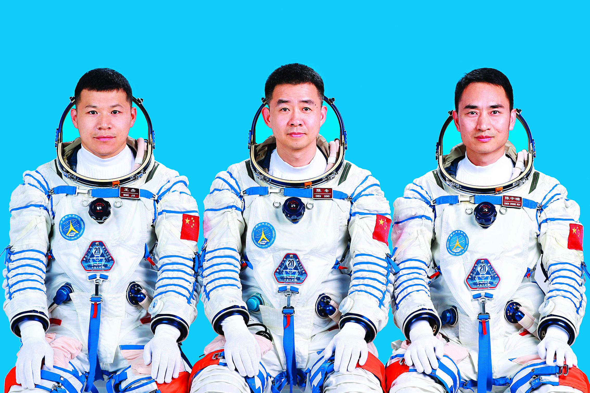     这是神舟二十号航天员陈冬（中）、陈中瑞（右）、王杰。新华社发