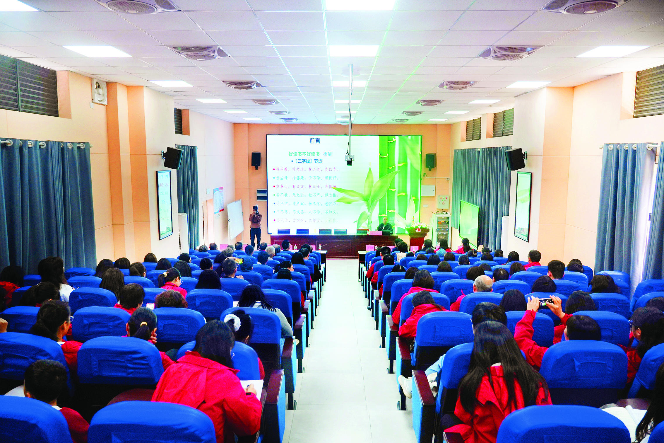     惠州东坡文化大讲堂开讲。惠州日报记者朱金赞 摄