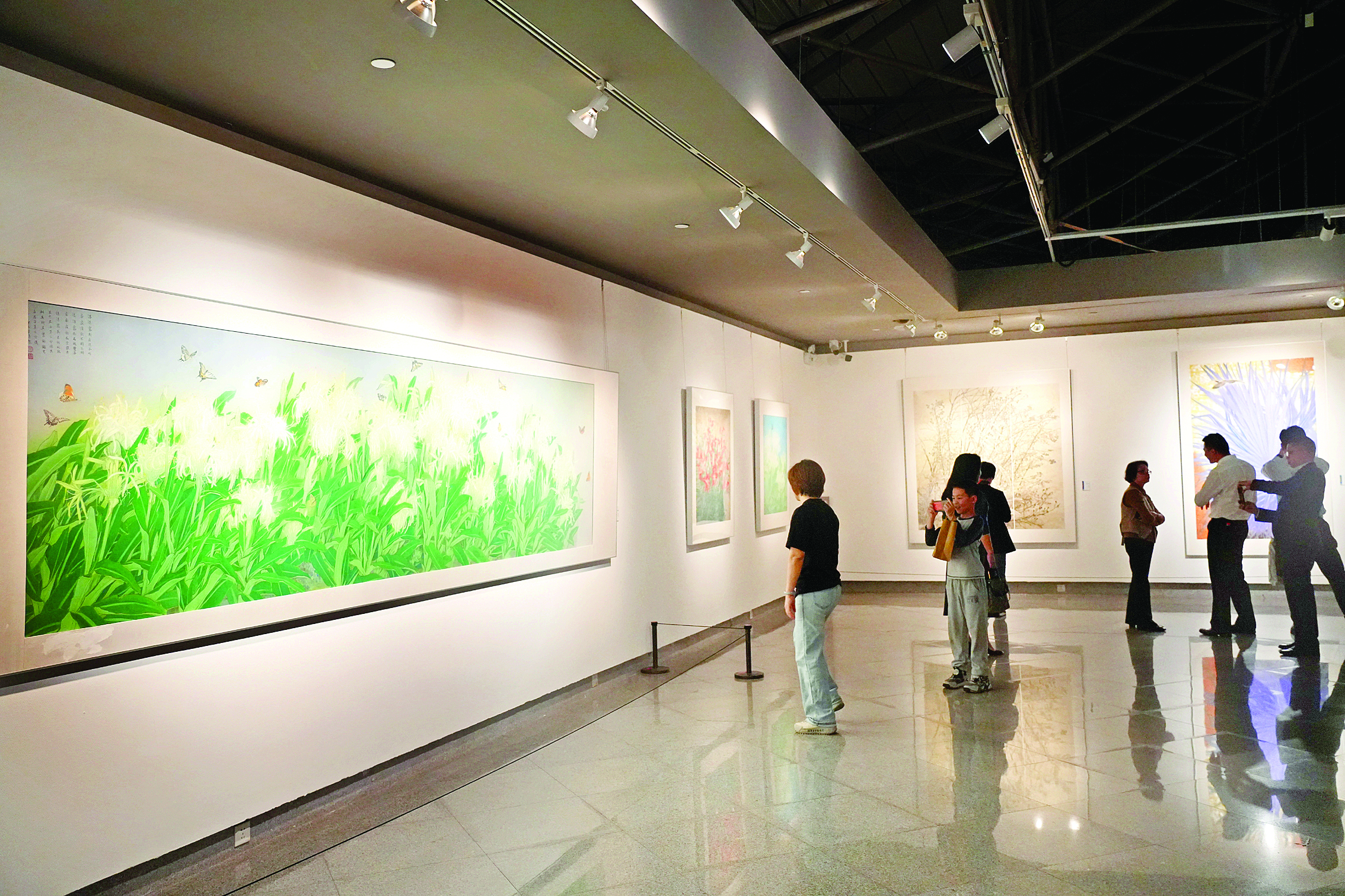     叶丽美中国工笔画作品展在深圳市关山月美术馆展出。    惠州日报记者朱金赞 摄