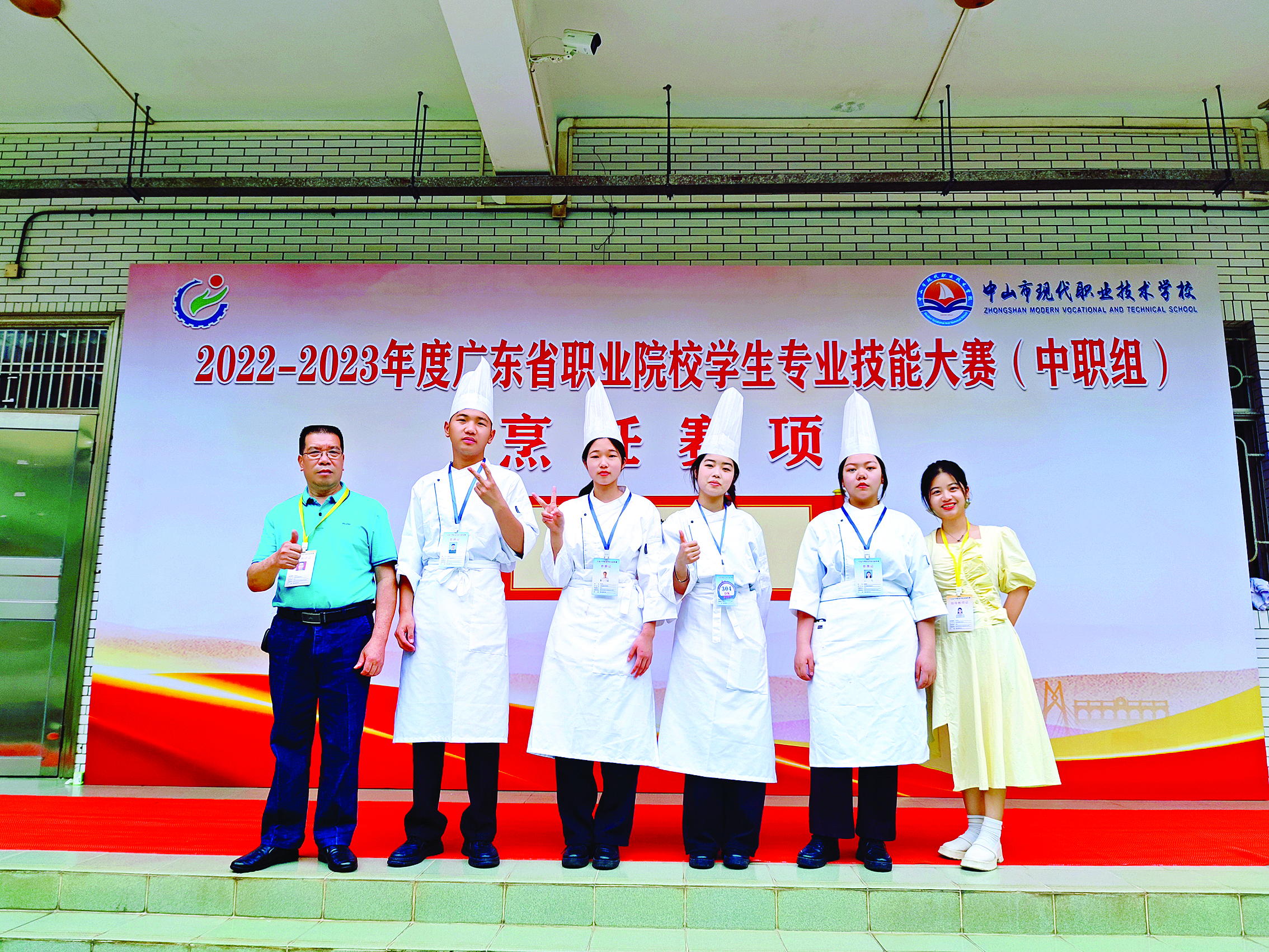     校企“双擎”驱动，构建人才培养新模式。