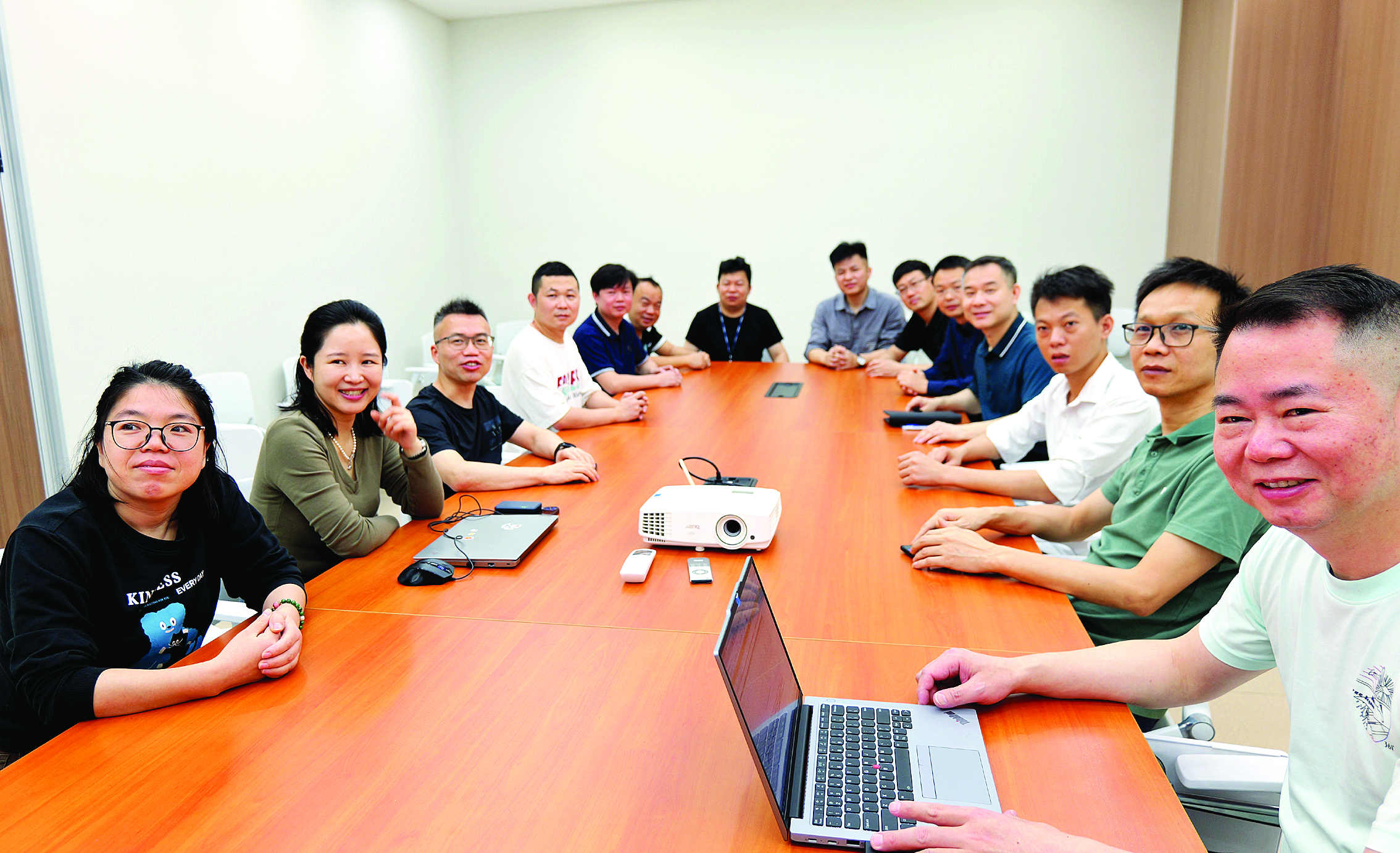     广东格林精密部件股份有限公司包布班组。受访对象供图