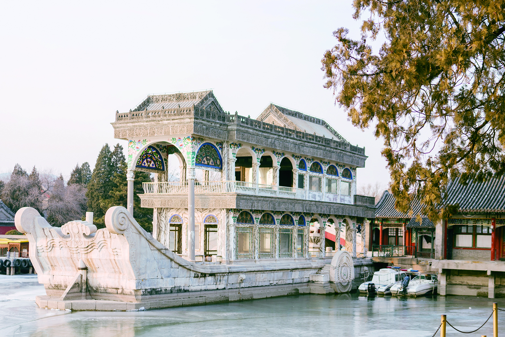     颐和园昆明湖画舫。