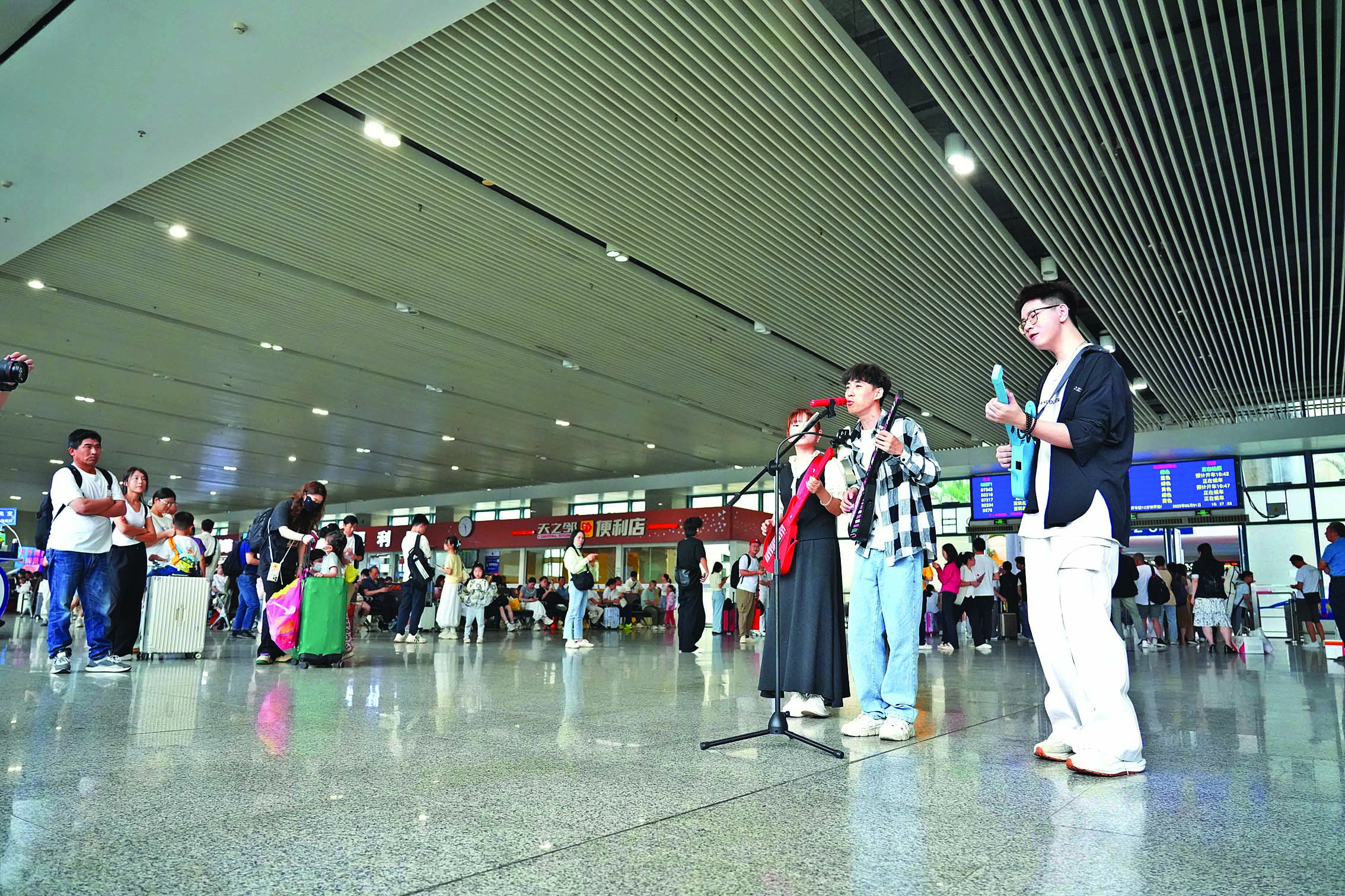     快闪活动现场。惠州日报记者许文昌 摄