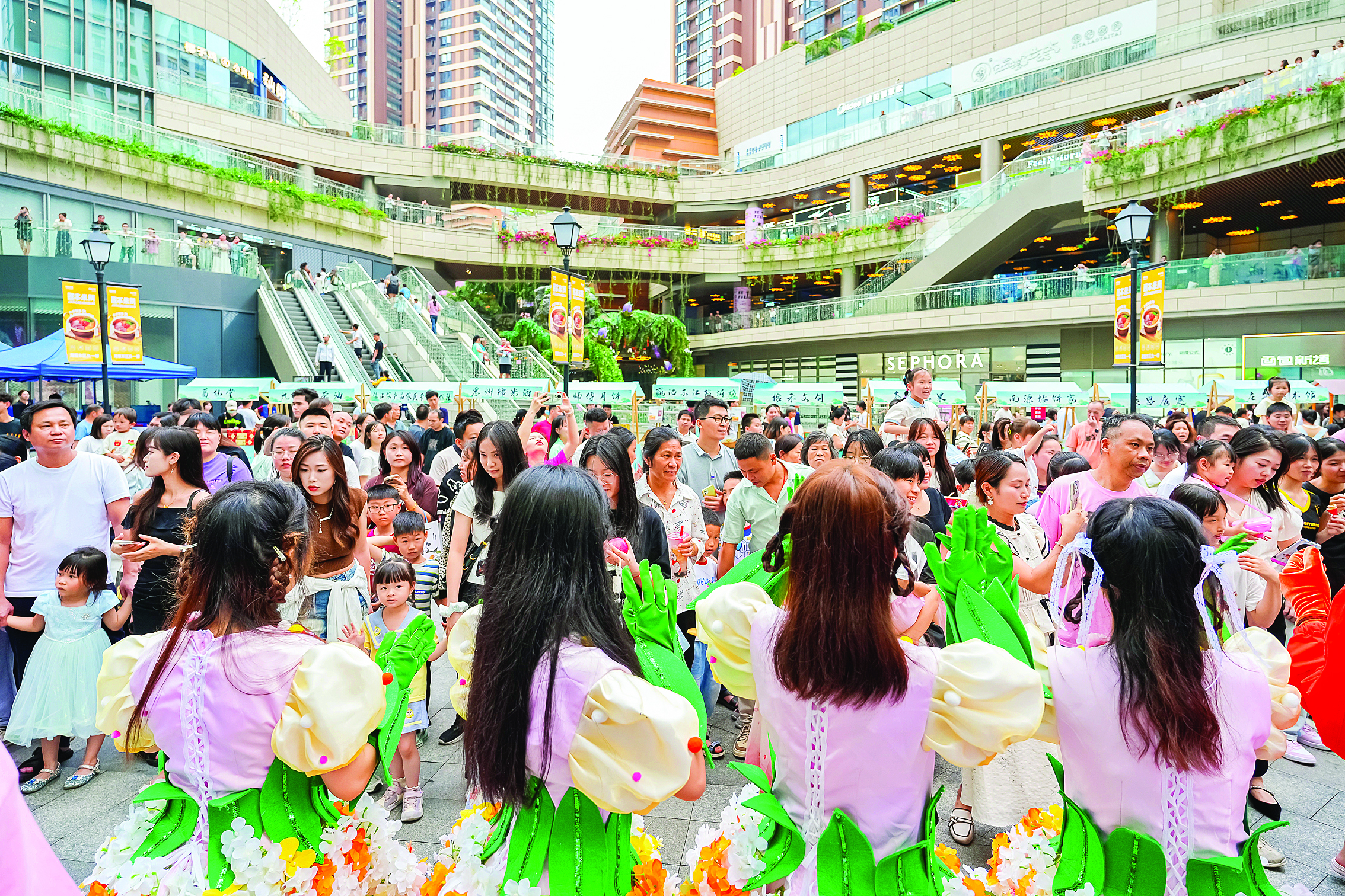     港惠三期罗浮里开展的活动吸引市民互动体验。惠州日报记者刘炜炜 摄