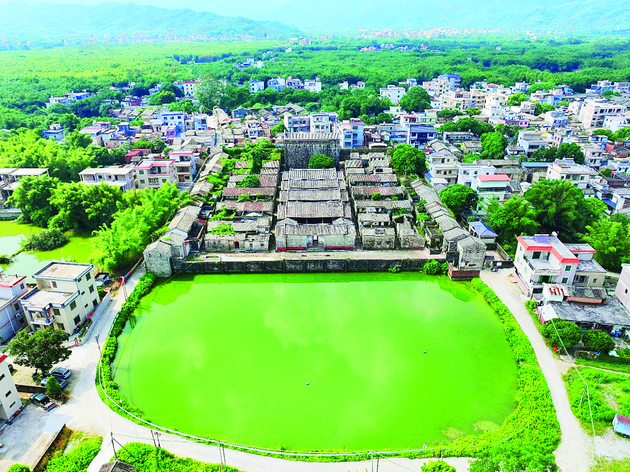     龙华镇功武村的古建筑群入选第四批广东省文物保护单位。