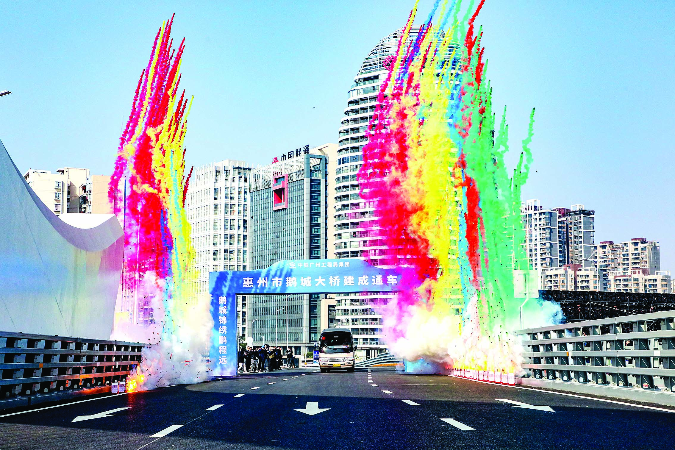     2024年12月28日 鹅城大桥建成通车。