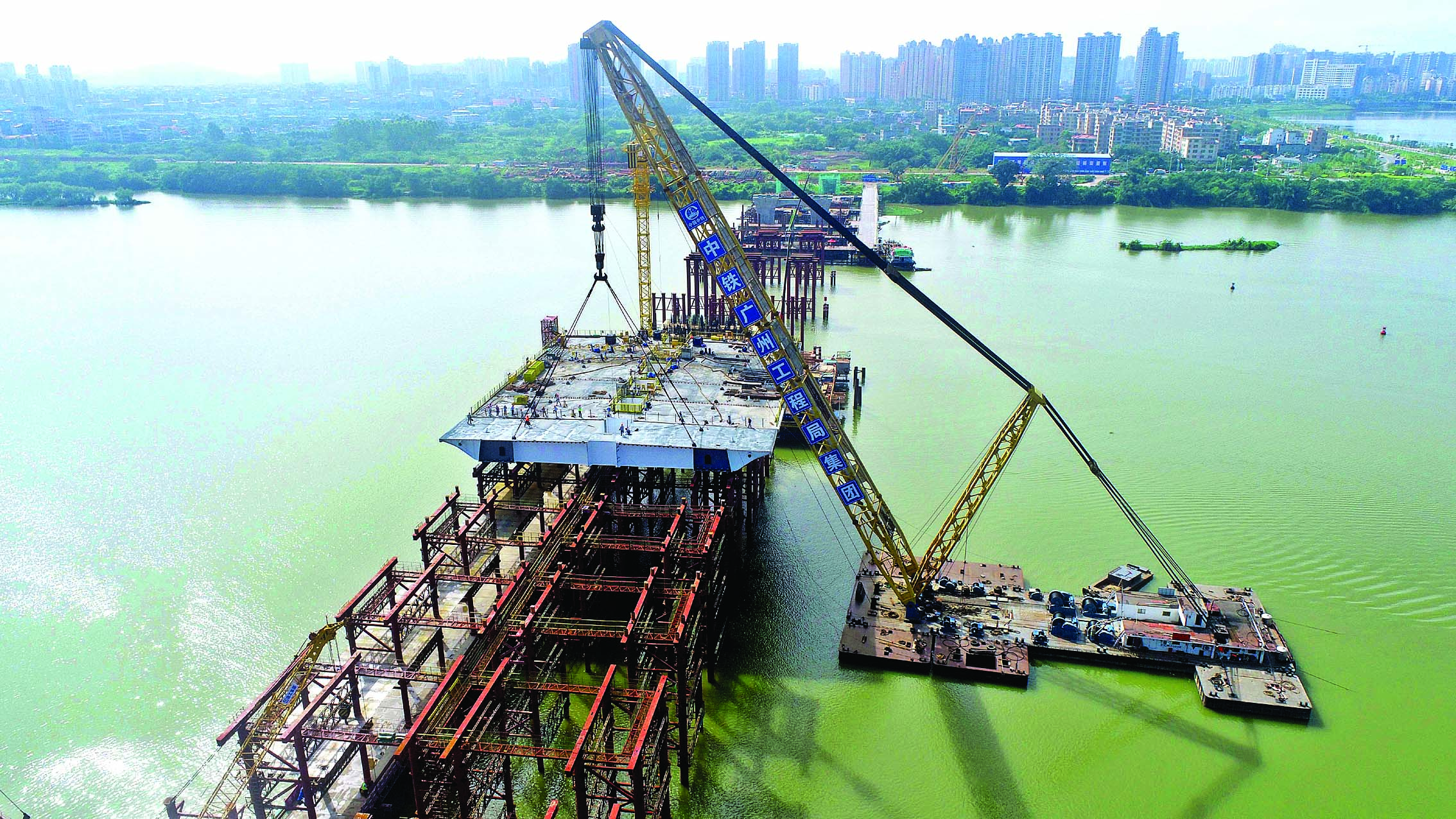     2023年6月7日 主桥正式架梁。