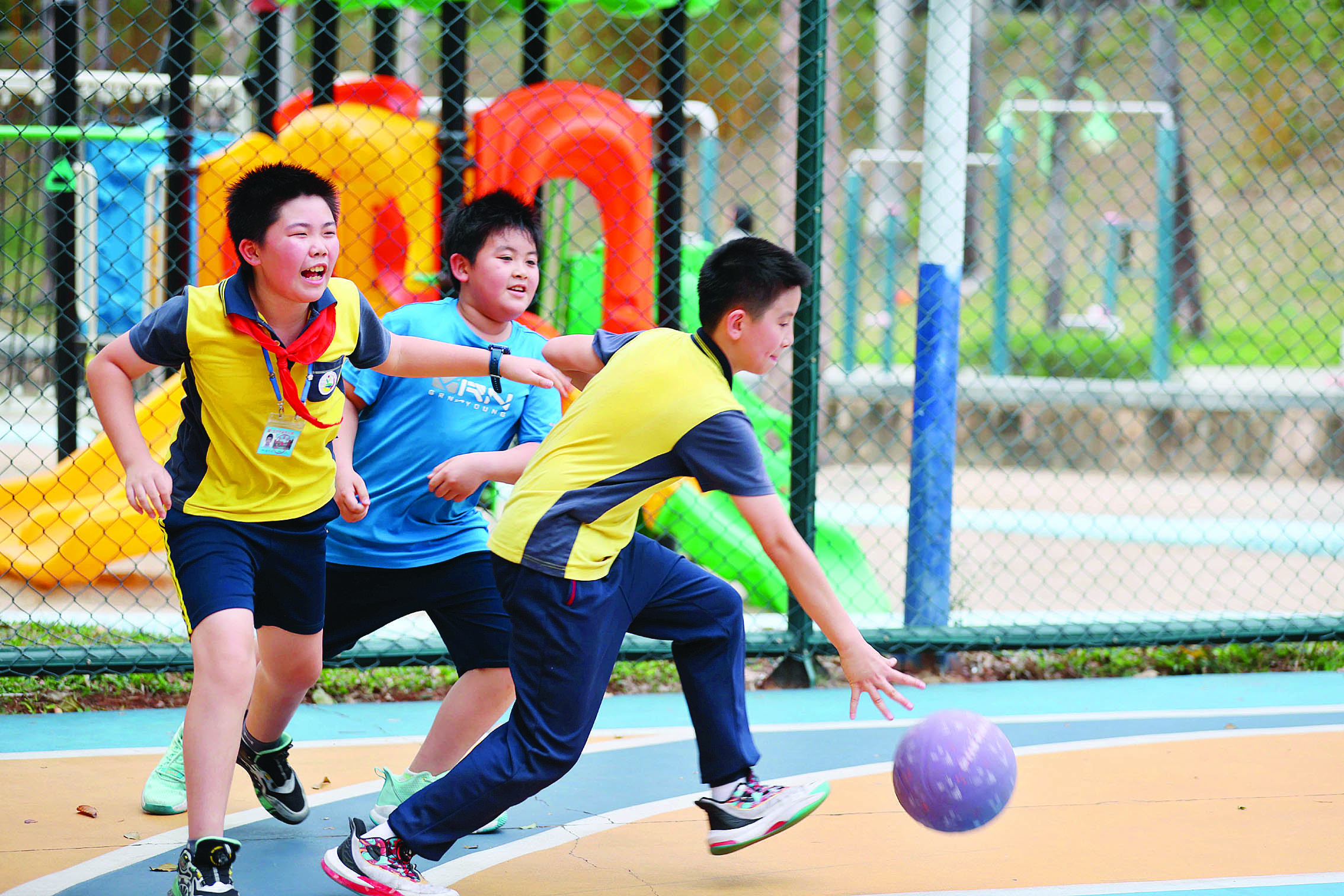     运动场所在我市随处可见。