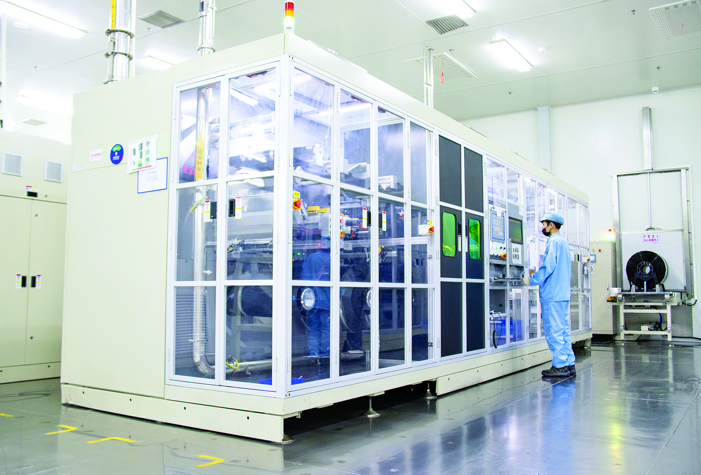     亿纬锂能产品线。惠州日报记者邱舒婷 通讯员张娜 摄