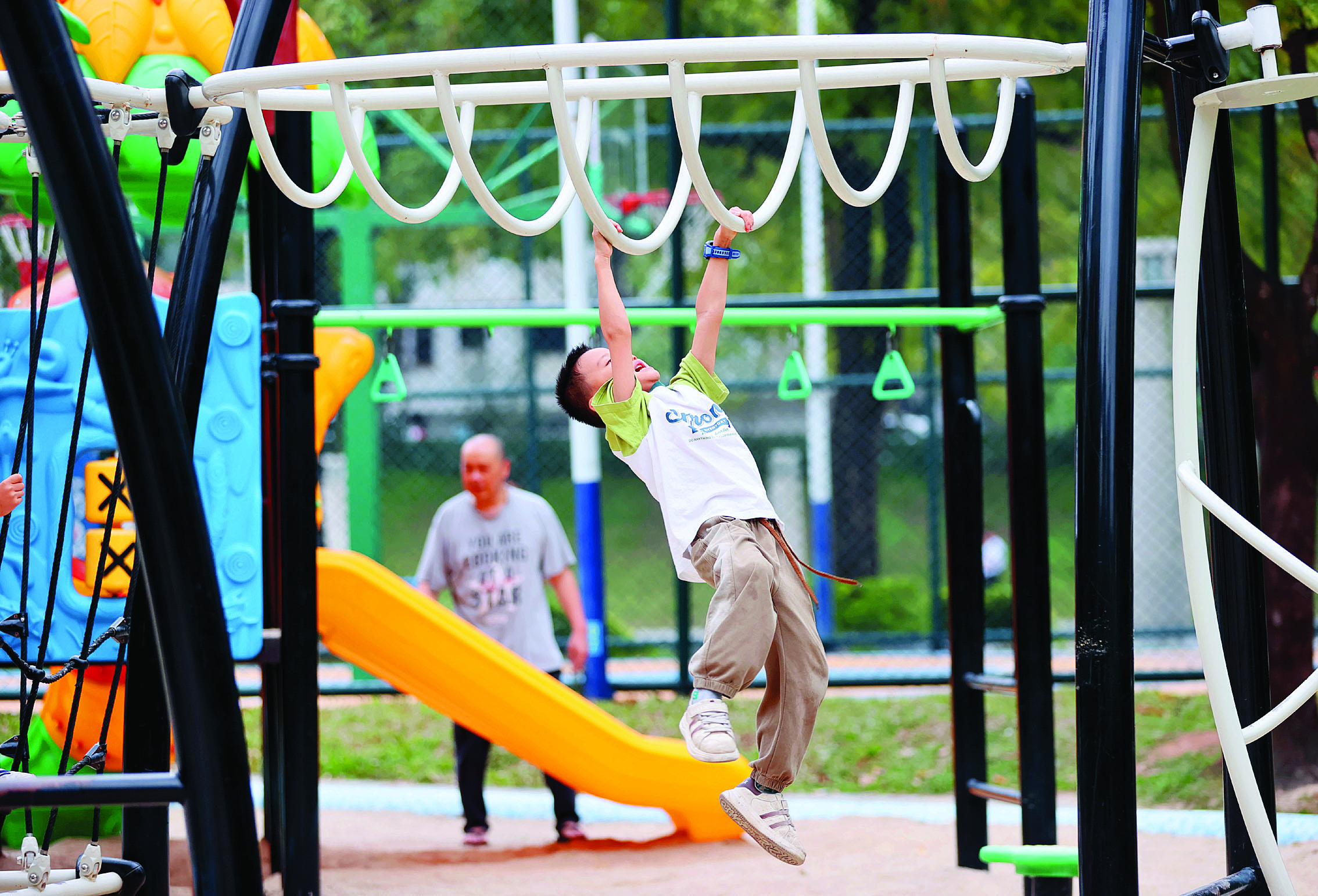     到公园运动休闲逐渐融入市民的日常生活。