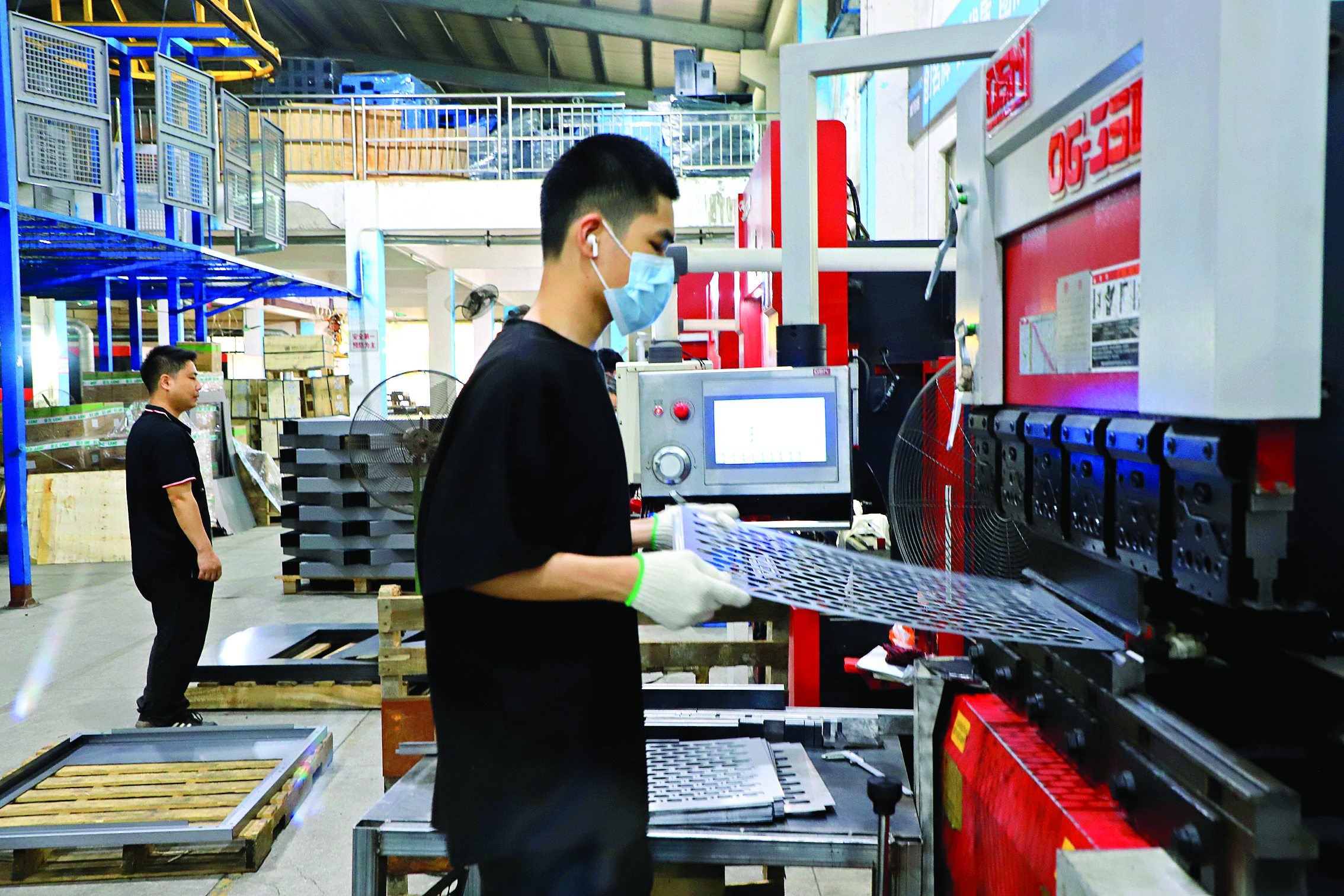     广东威玛诺能源股份有限公司生产车间。惠州日报记者李燕文 摄