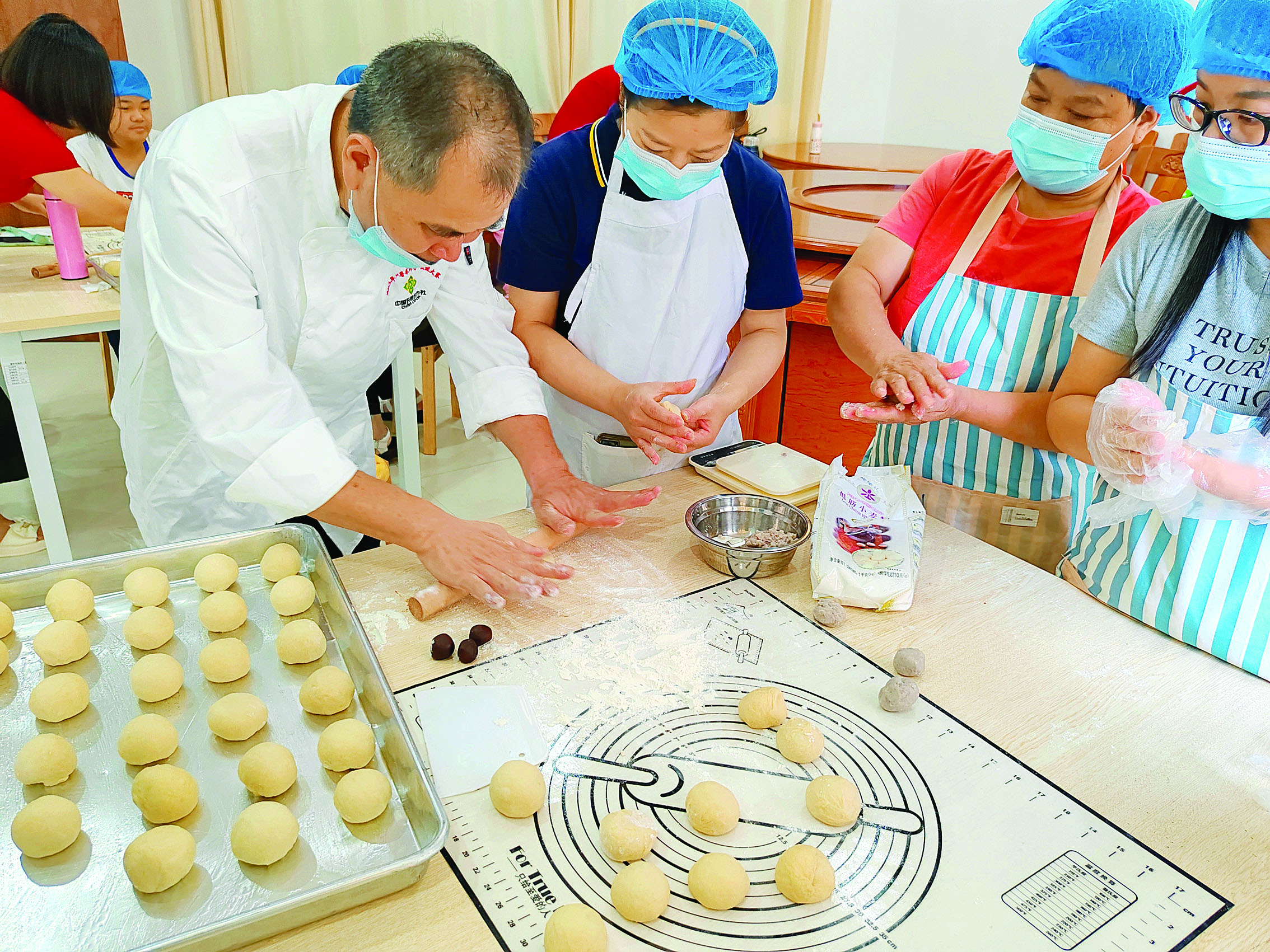     面点制作培训。