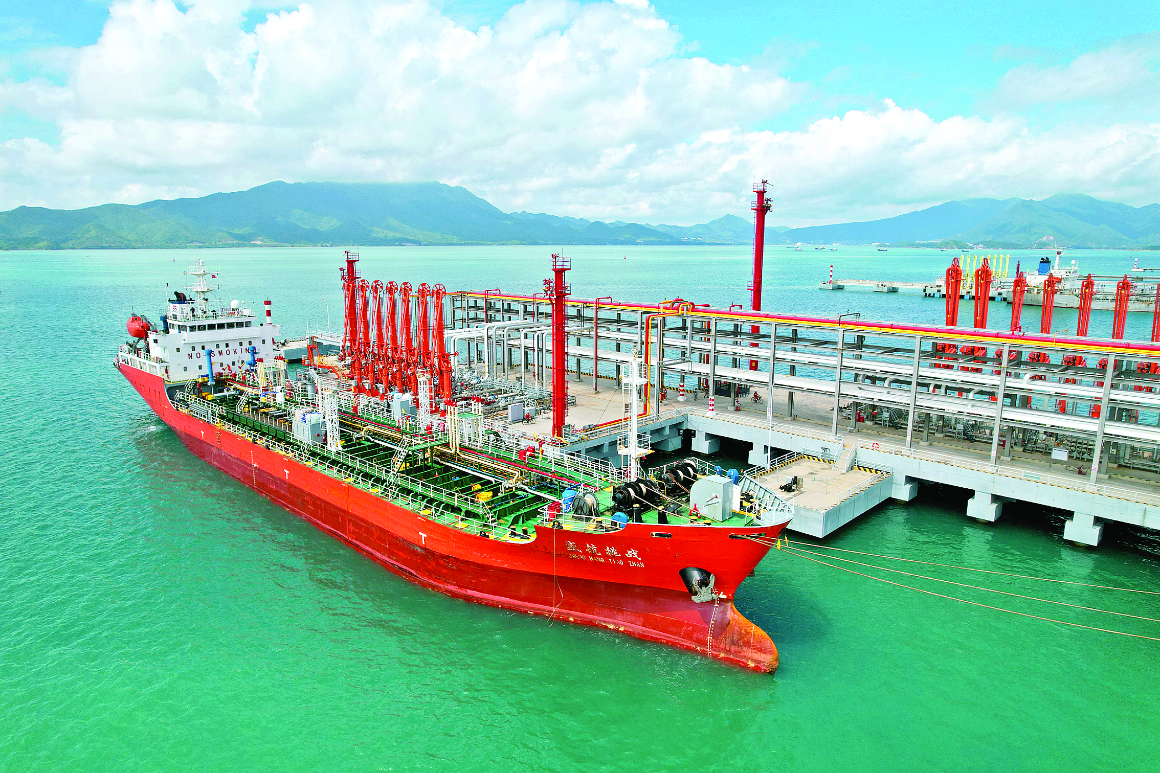     埃克森美孚首艘液体出口船舶准备离港。图片由惠州海事局提供