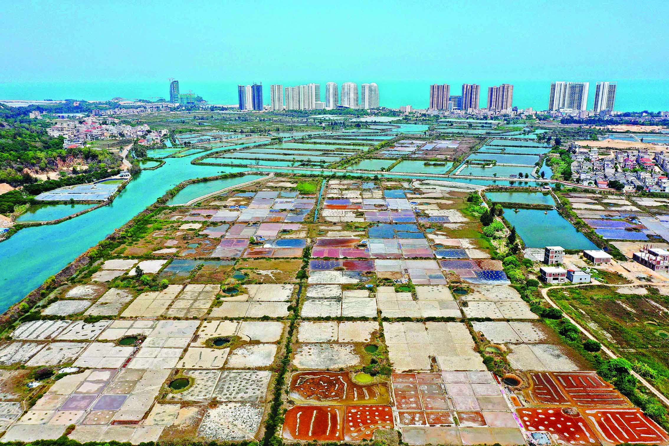 <p>    港口盐田。</p>