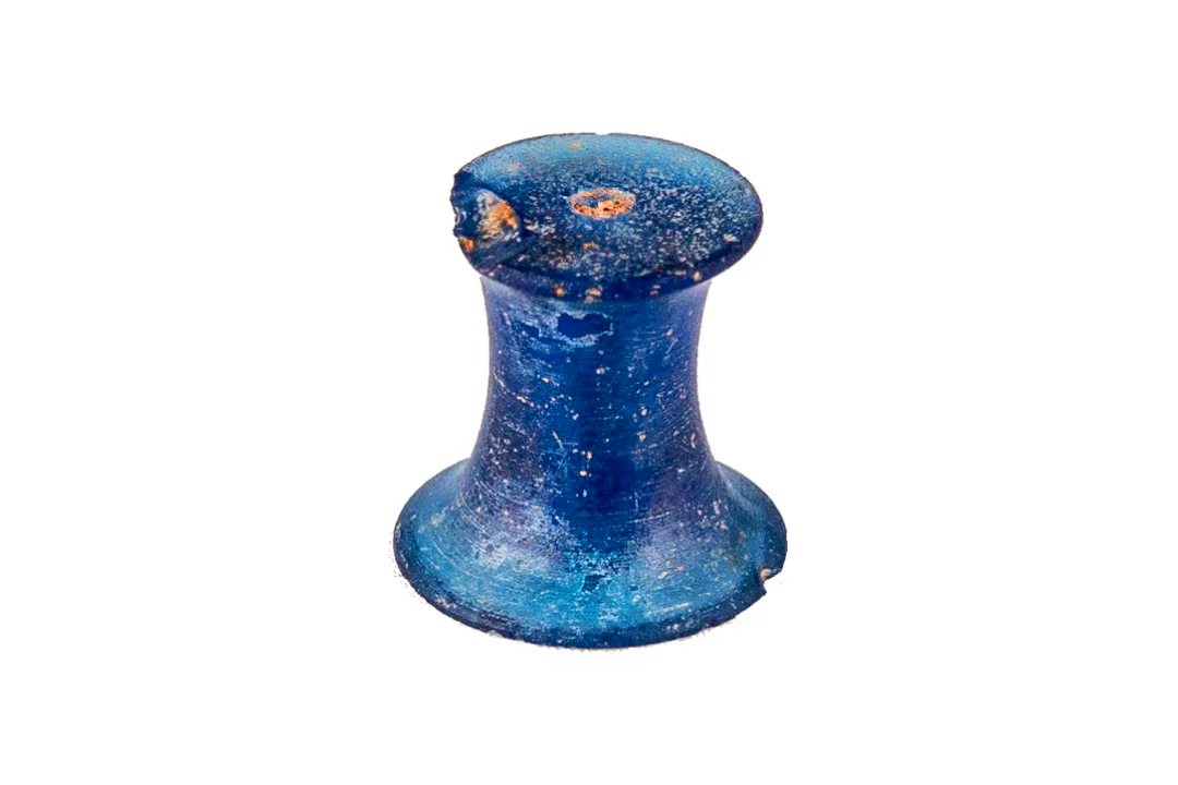 <p>    东汉琉璃瑱。</p>